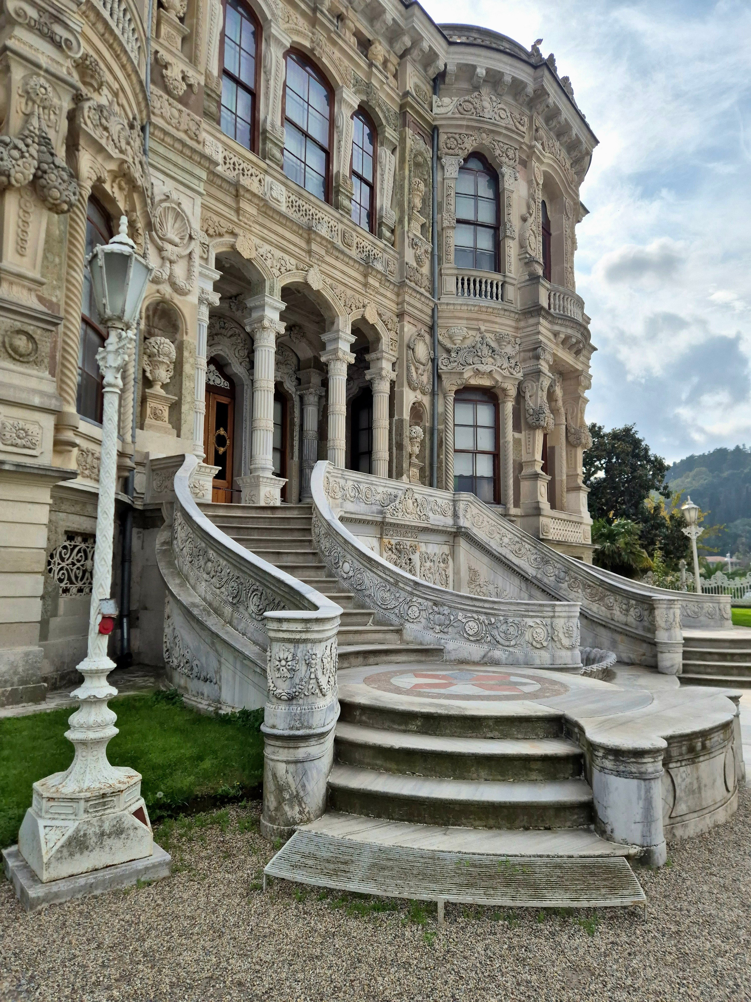 Небольшой дорожный дворец, основным назначение которого был обеденный отдых во время охоты