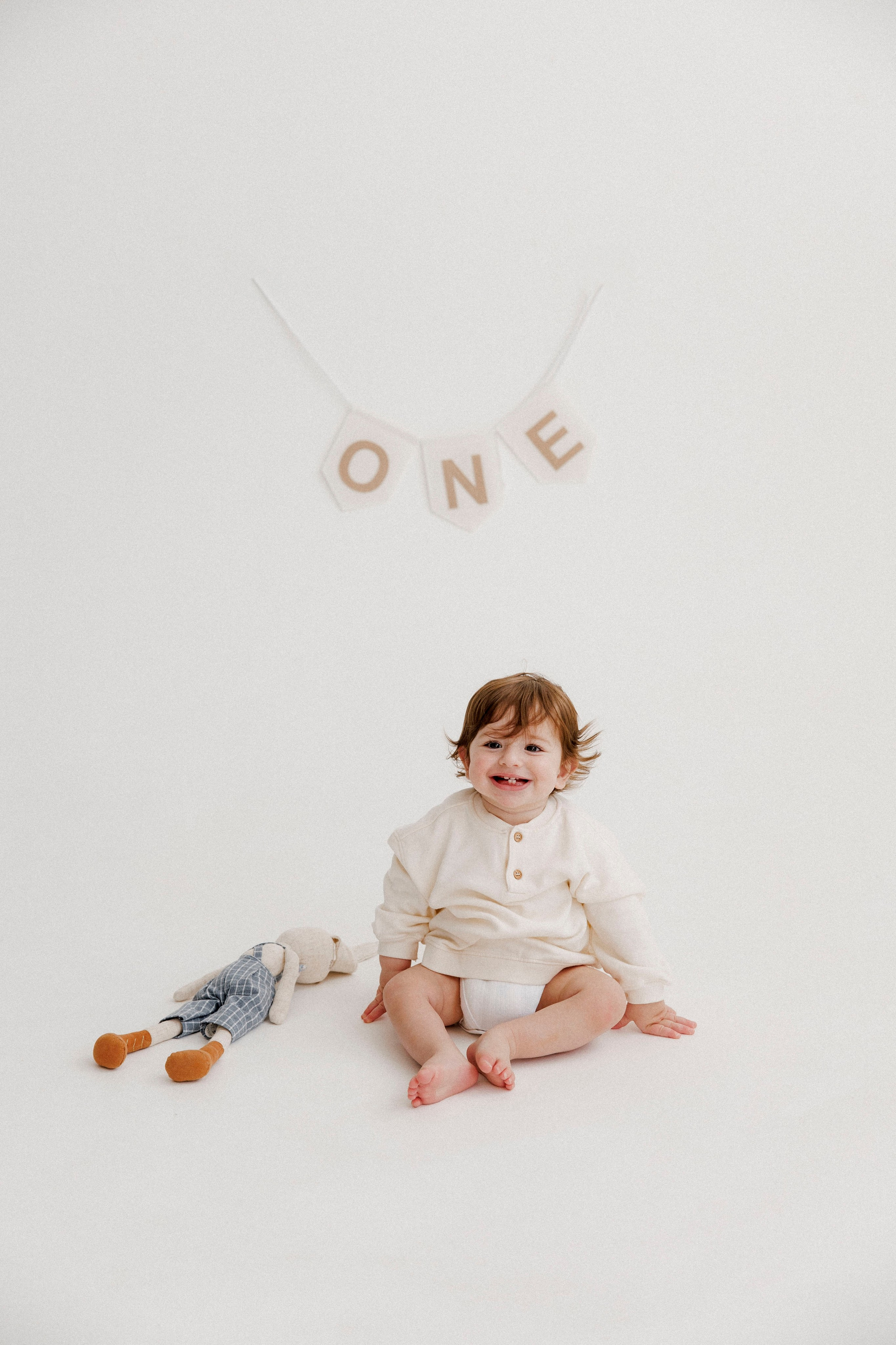 One year inside the White studio. Wedding and family photographer