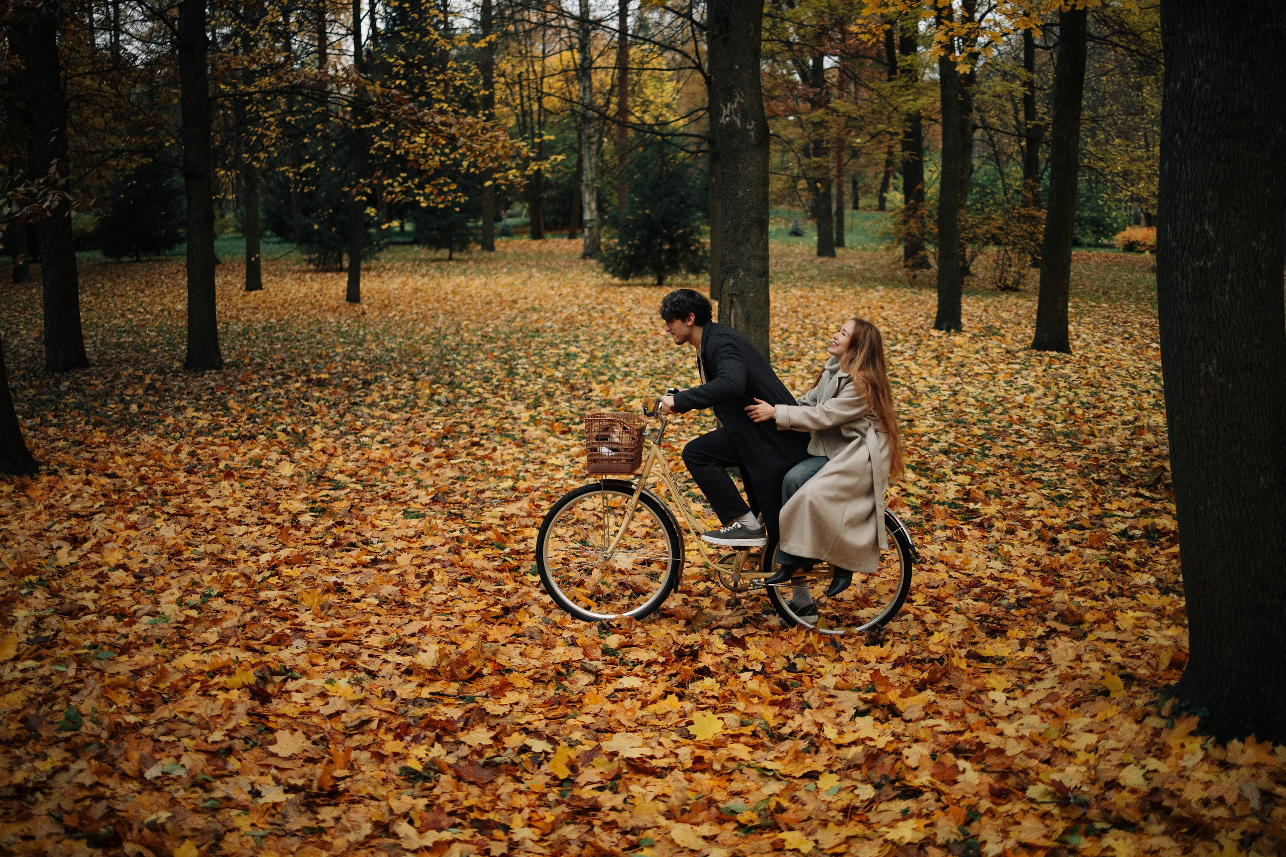 Прогулка по осеннему парку. Свадебный и прогулочный фотограф в Санкт-Петербурге Дарья Корель