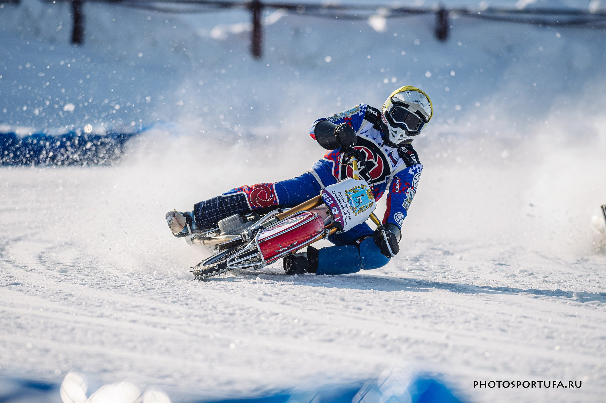 Мотогонку на льду. Спортивный фотограф в Уфе Евгений Буров