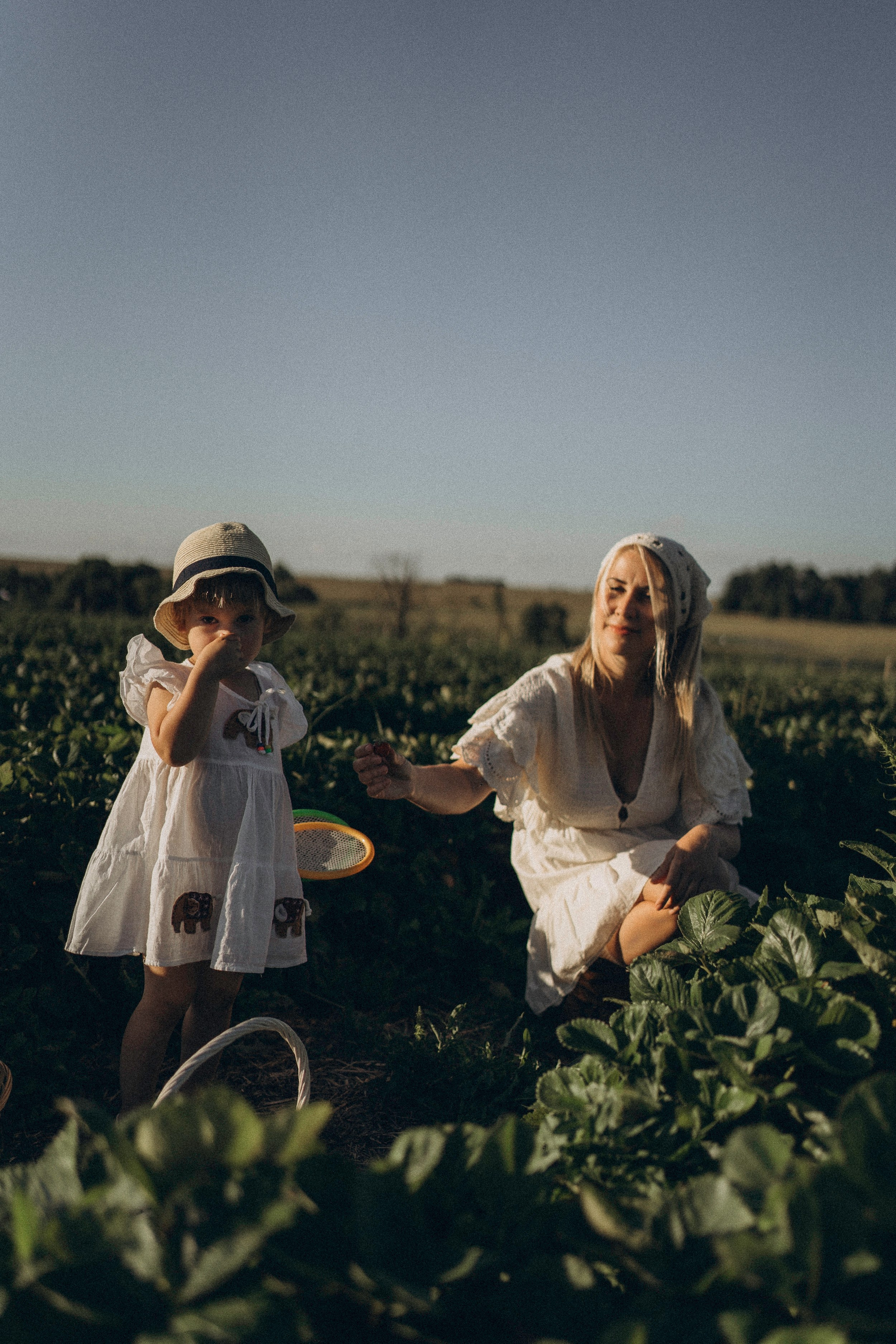 Алина и Оливия съемка на природе. Семейный фотограф в Калуге Ирина Алдохина