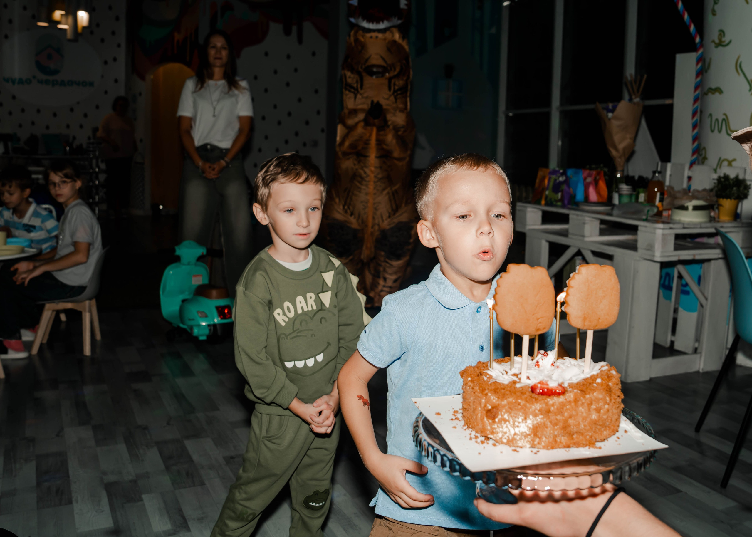 Грозный Тирекс. Крамер Юлиана детский и семейный фотограф