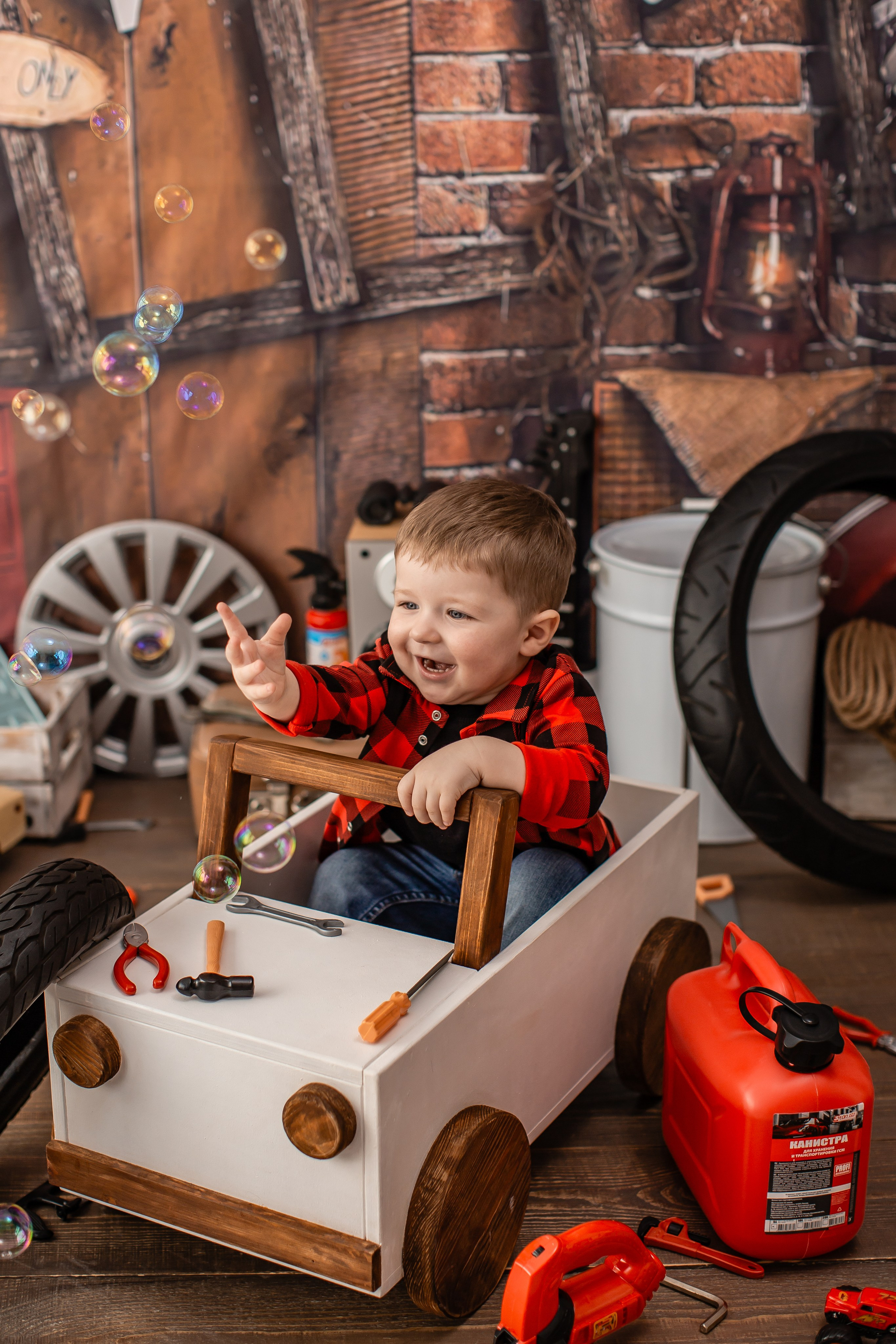 Фотодень " ГАРАЖ «(для 1-4 года) 20.09.26 г запись идёт. Детский семейный фотограф на первый годик город Новосибирск Дымова Светлана пакеты всё включено 1-3 года