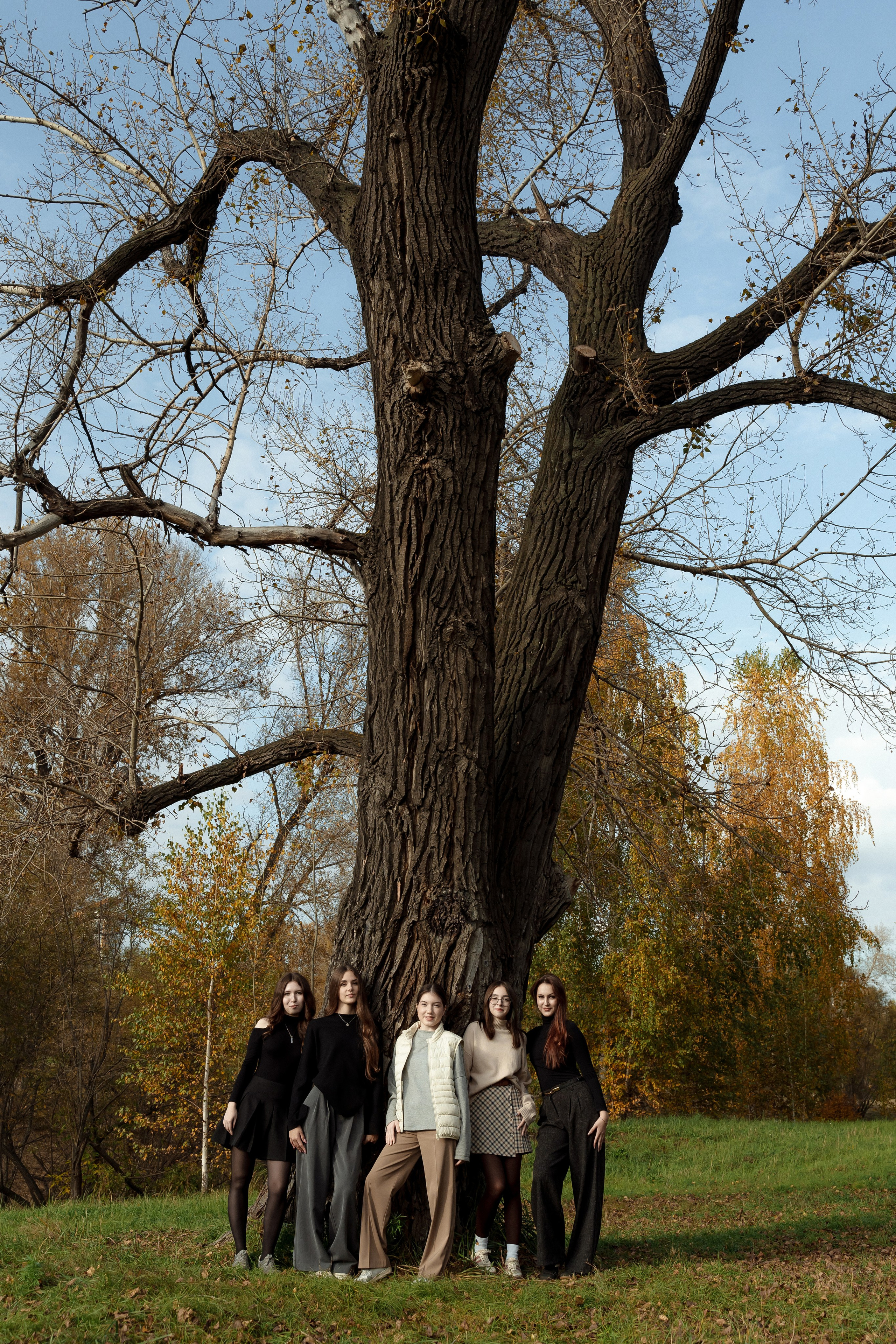 Фотосессия осенью в парке. 11 класс. Фотограф Ким Наталья в Красноярске