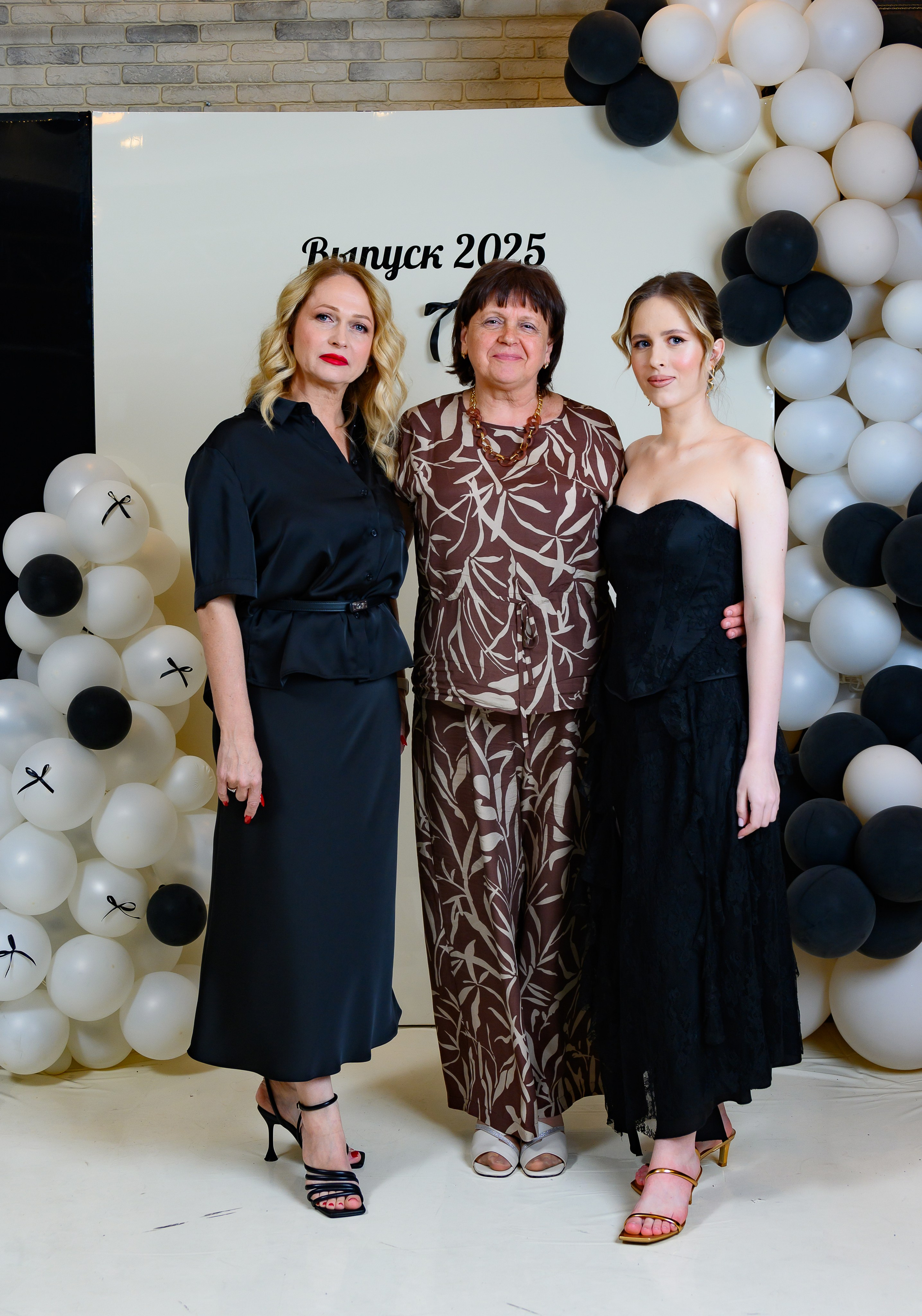 Выпускной 2025 11 кл. Семейный и детский фотограф в Новороссийске Лебедева Елена