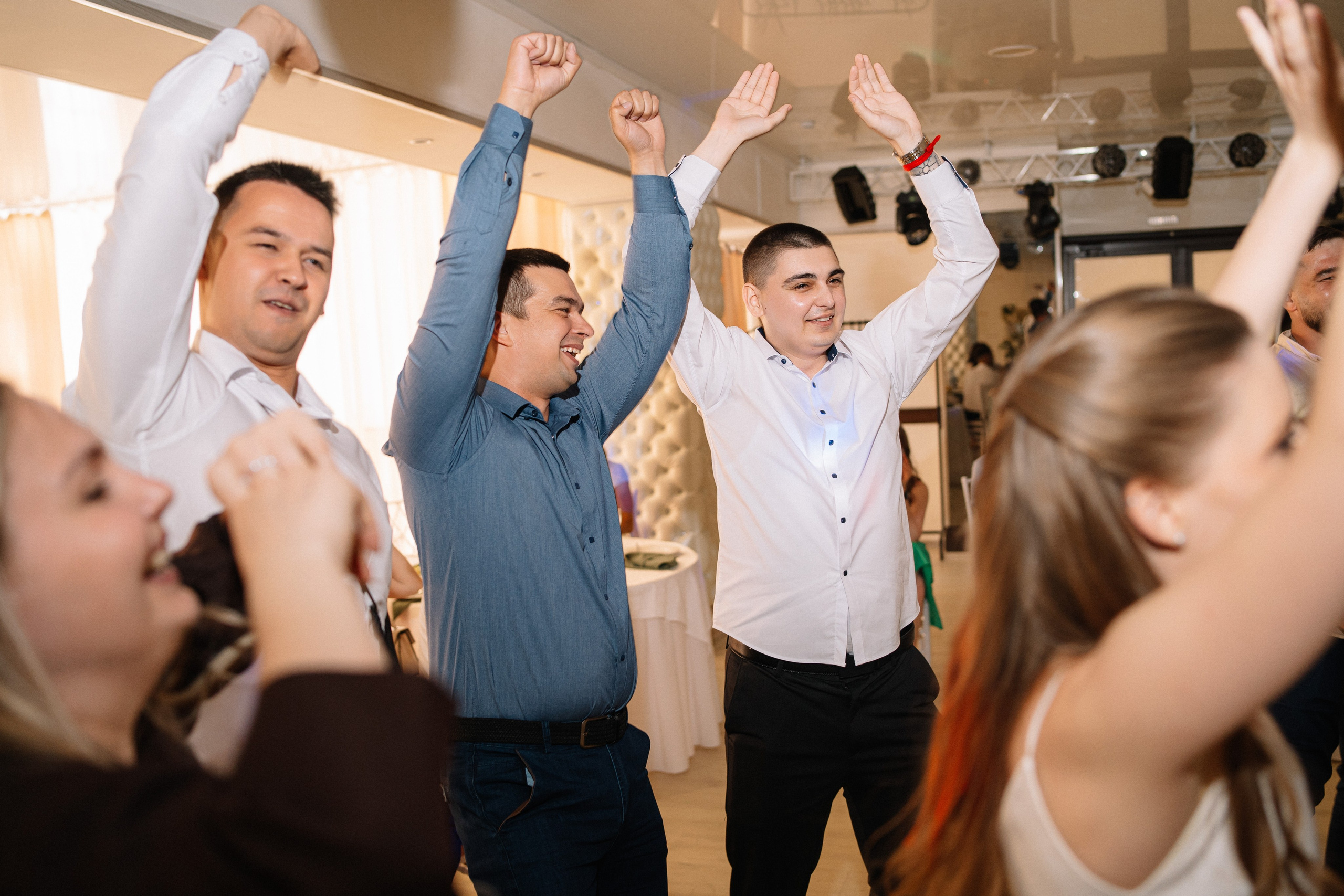 Анастасия и Роман — банкет Времена года. Репортажный (Event) фотограф в Барнауле | Даниил Маркин | Качество и вайб