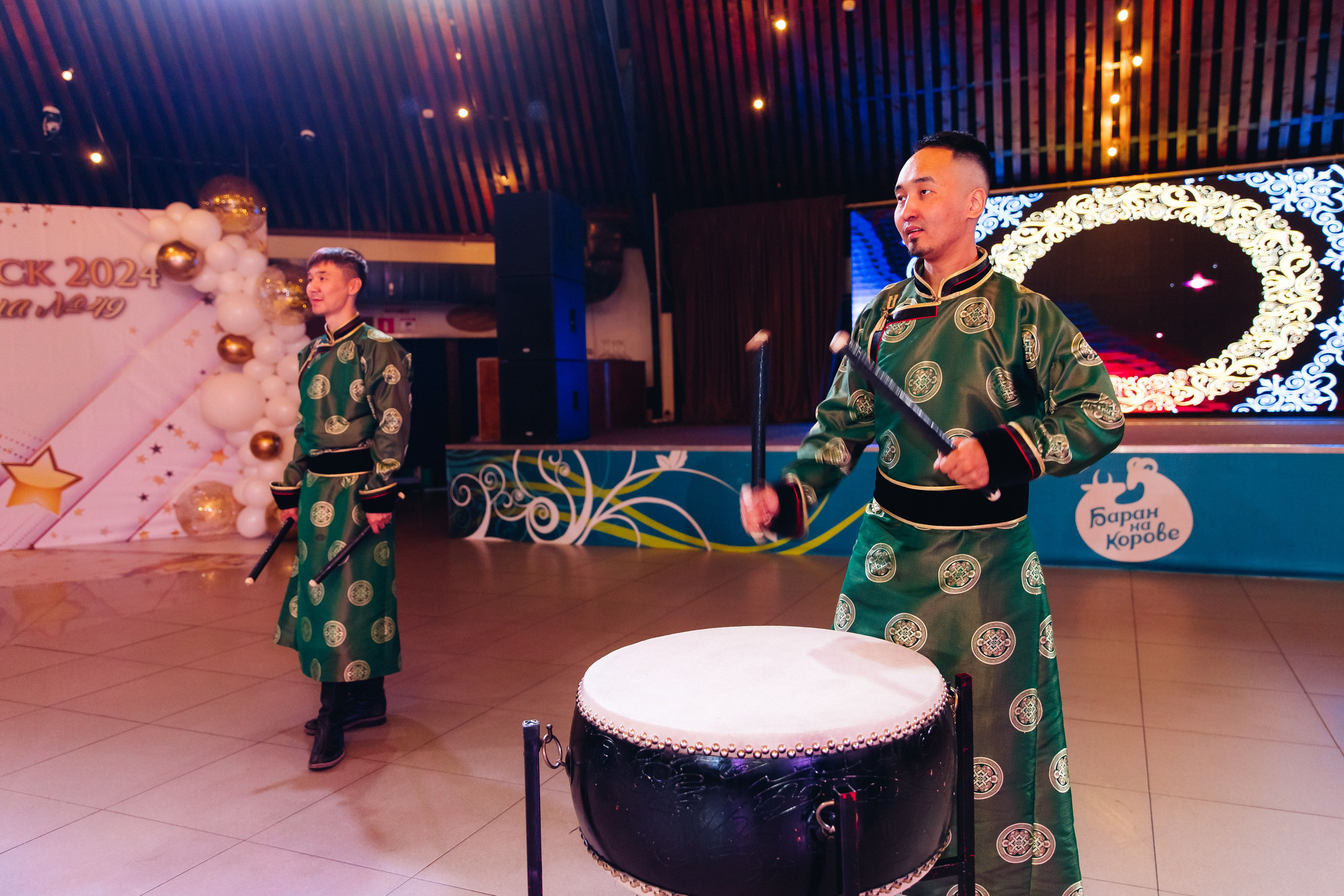 Выпускной вечер. 49 школа. Баран на корове. Свадебный и семейный фотограф в Улан-Удэ