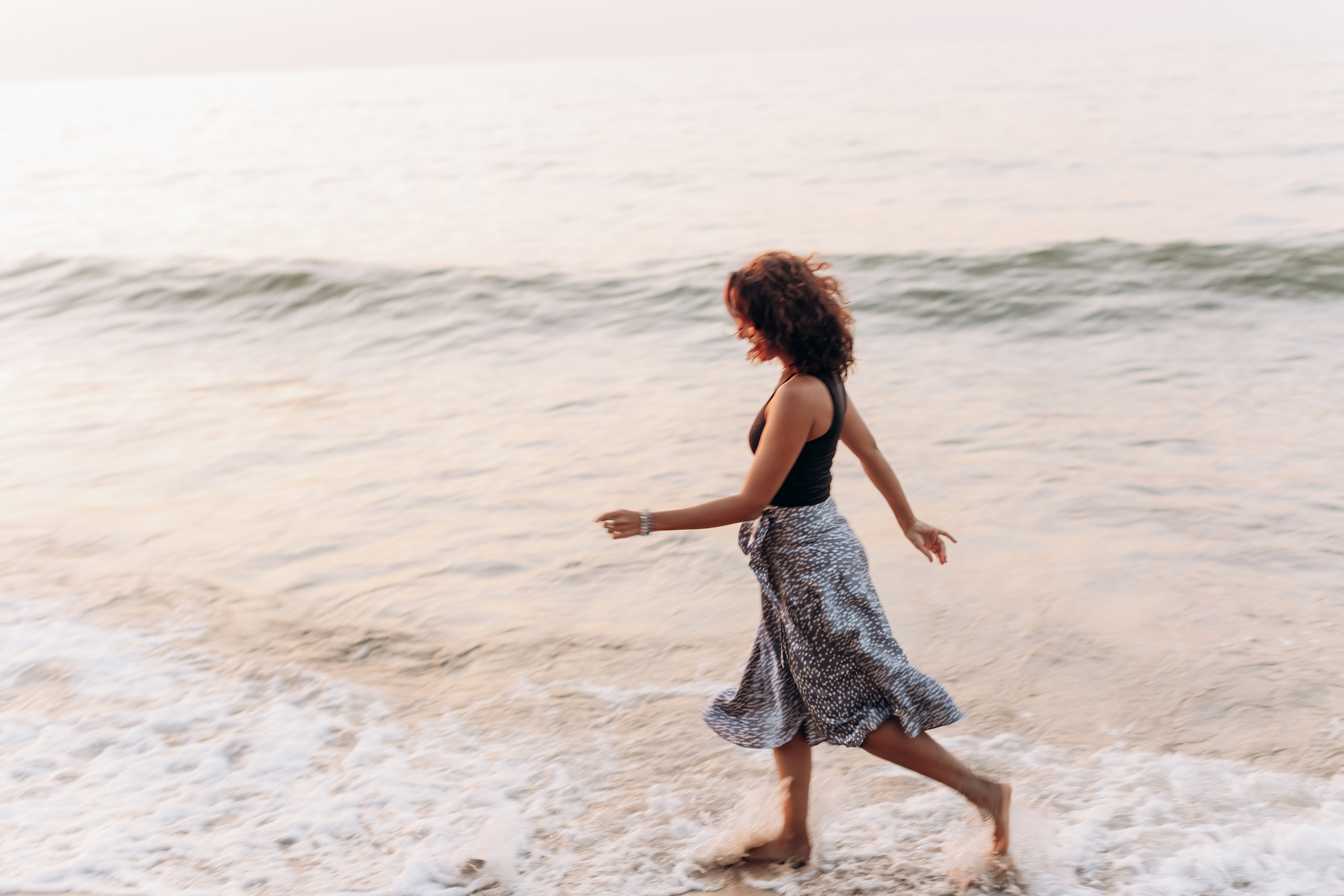 Подруги Пионеский Сосновый бор закат. Фотограф в Калининграде свадебная фотография, репортажная, фотосессии