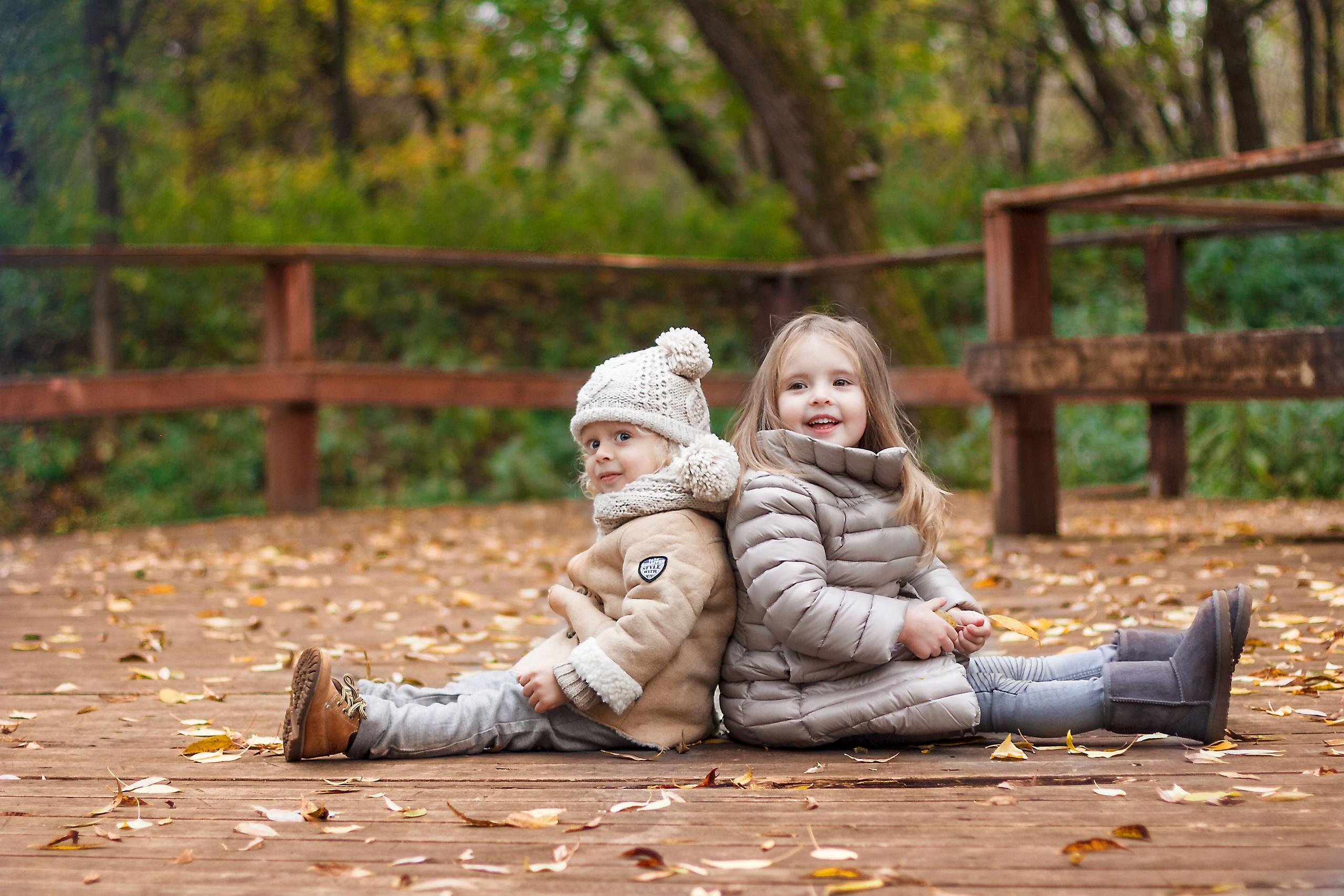 Детский портрет на улице осенью