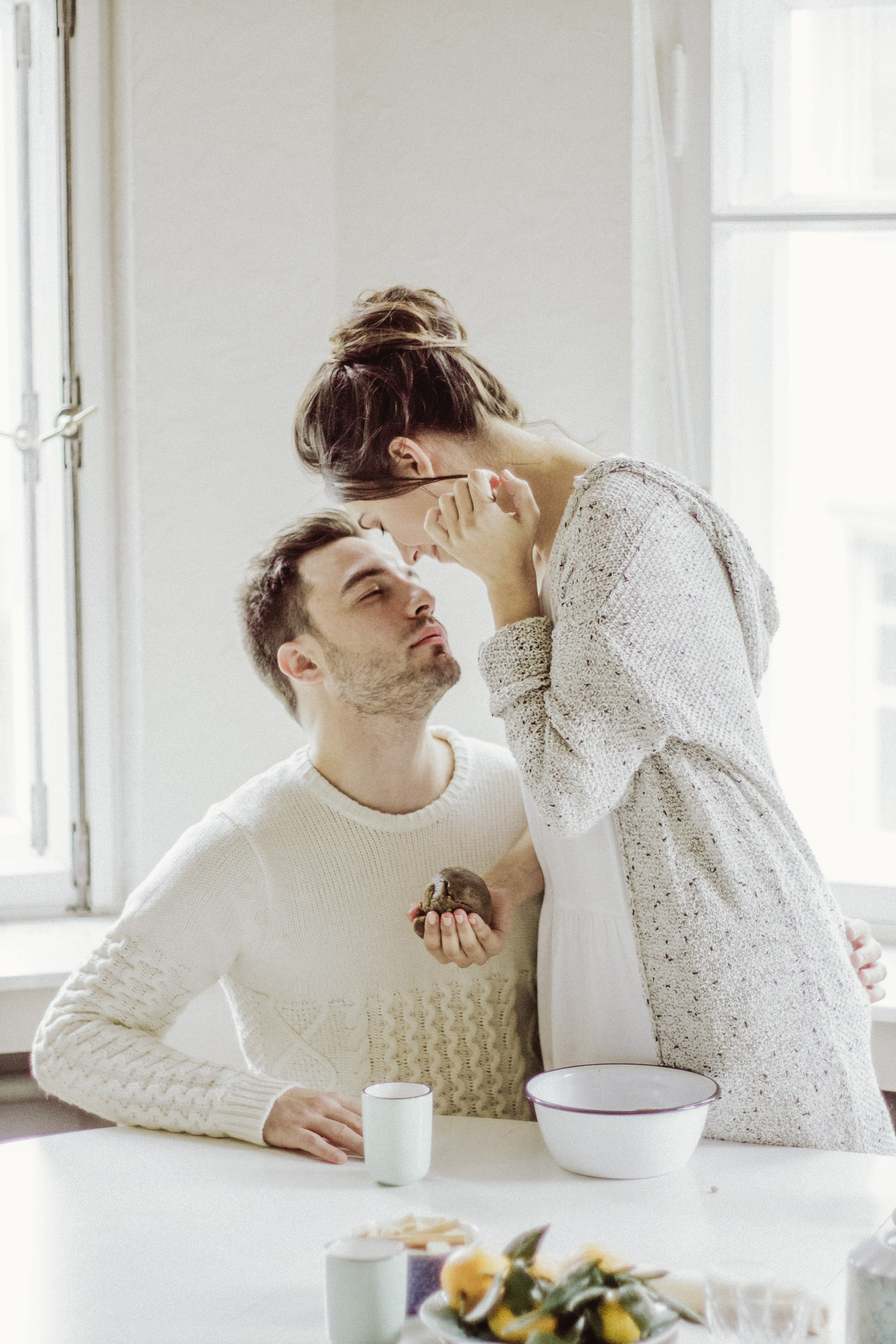 Уютная зимняя фотосессия для двоих дома