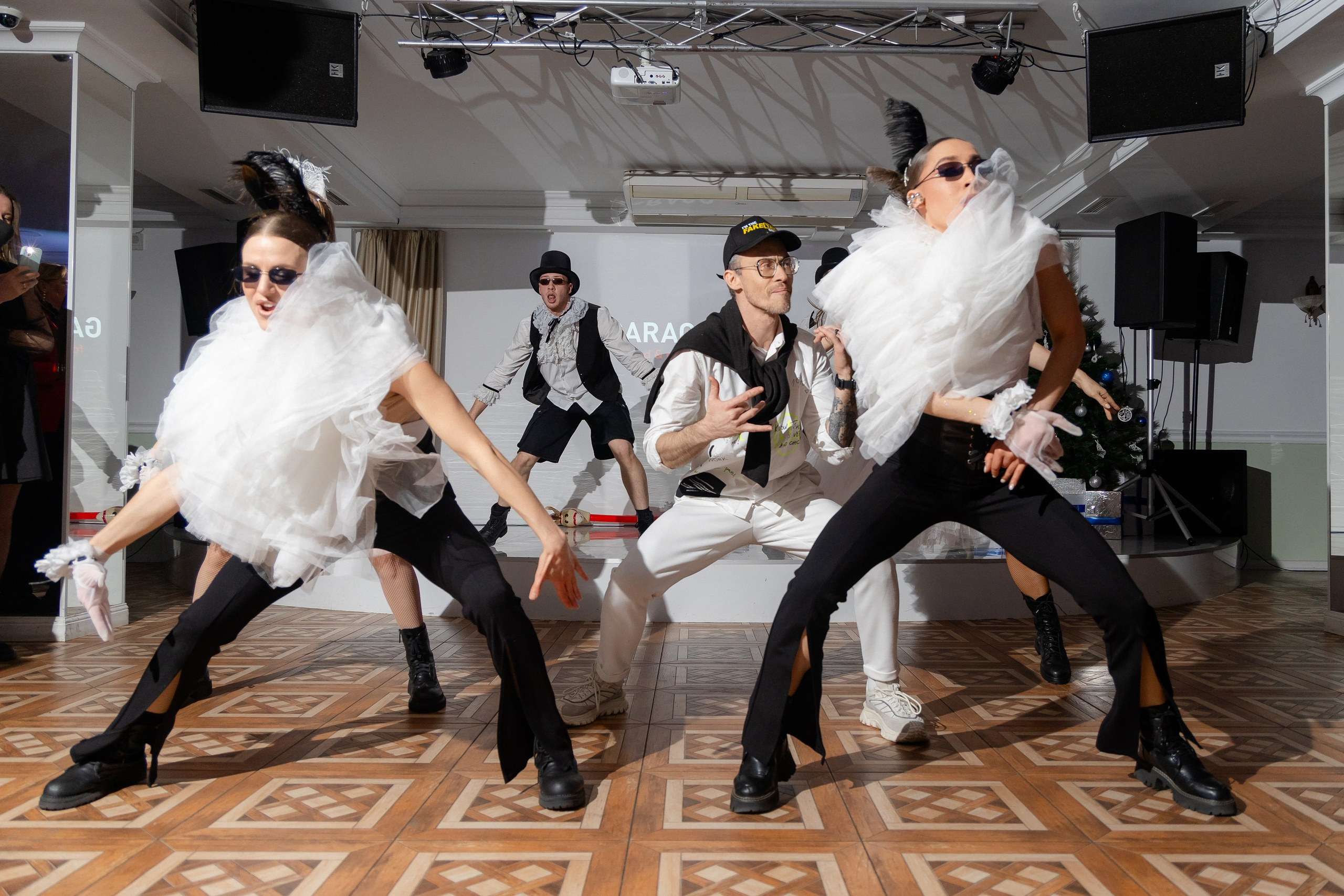 Корпоративная фотосъемка для кафе GARAGE | Новый год 2025 | Минск. Свадебный фотограф в Минске/Беларуси Сергей Спиридонов