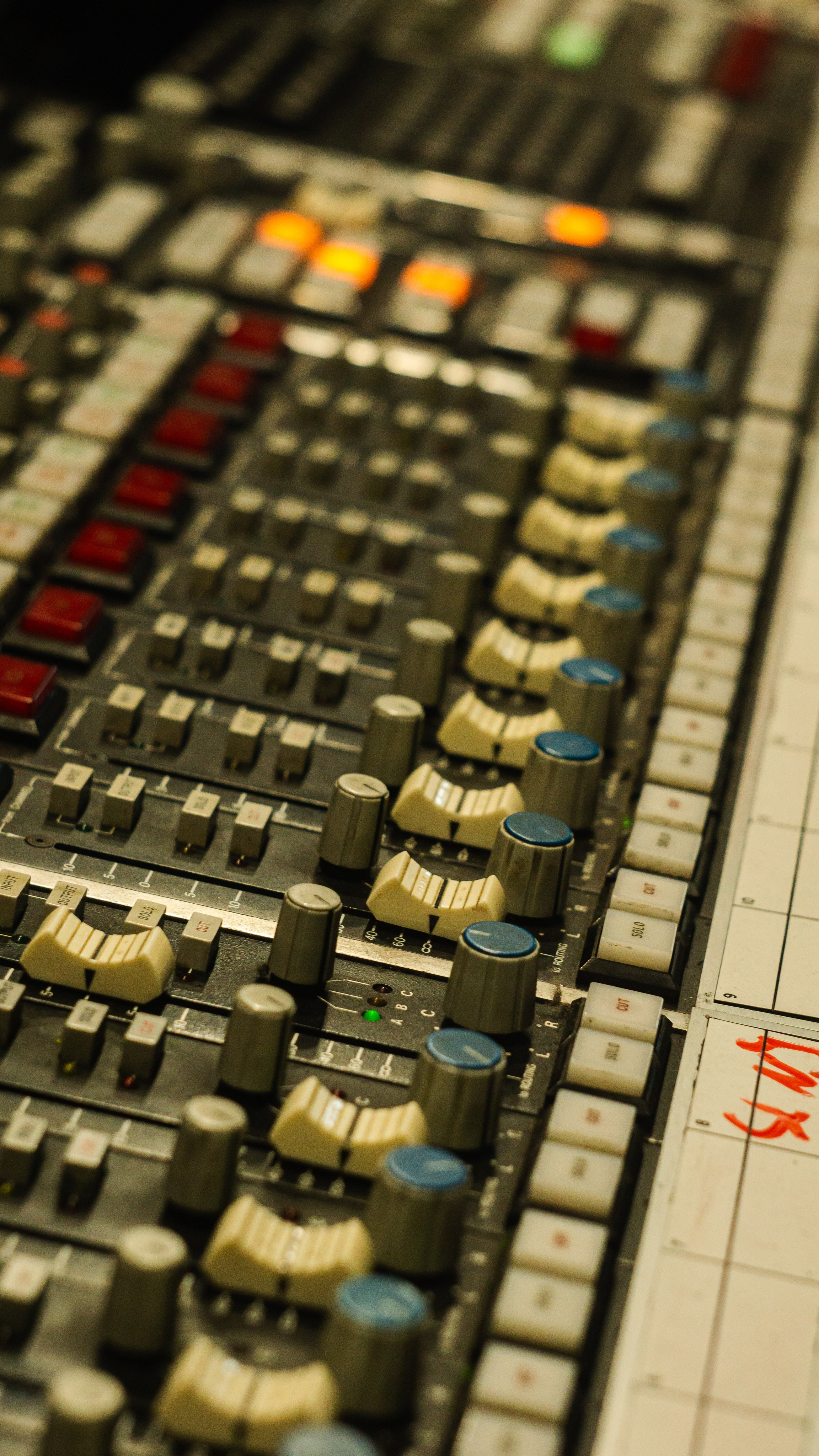 профессиональная фотосъемка в студии звукозаписи, процесс звукозаписи