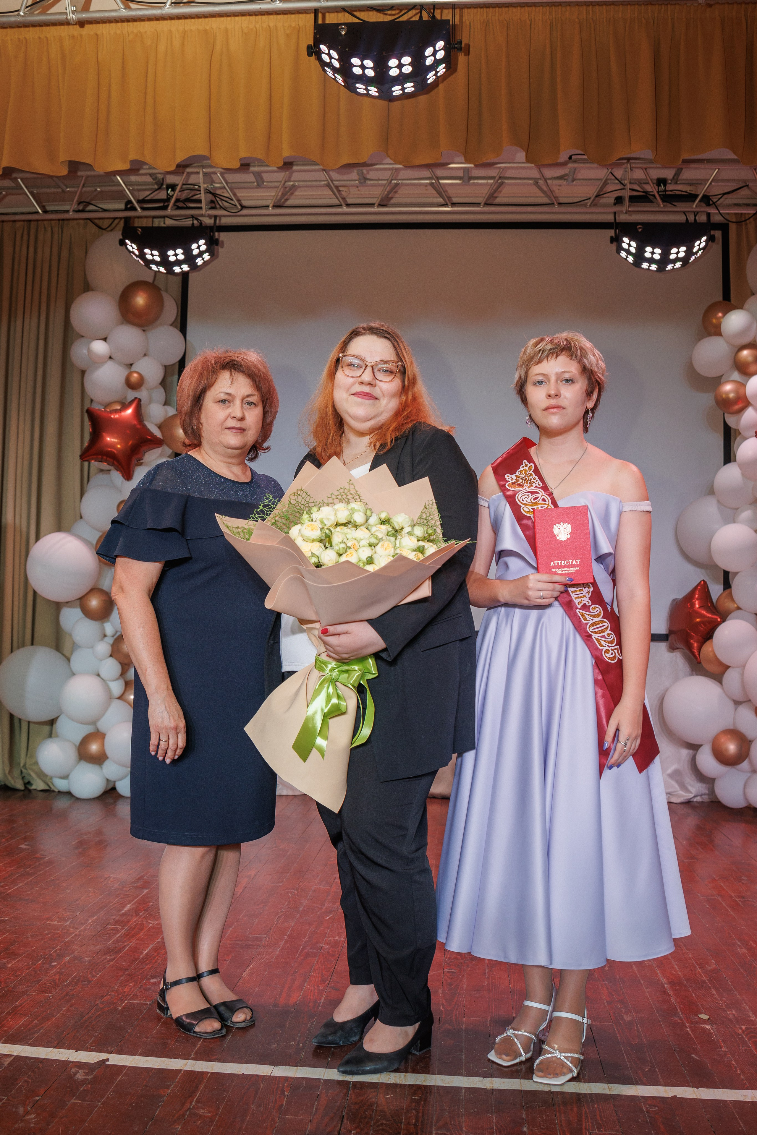 Вручение аттестатов. Свадебный и семейный фотограф в Новосибирске Ирина Дорошкова