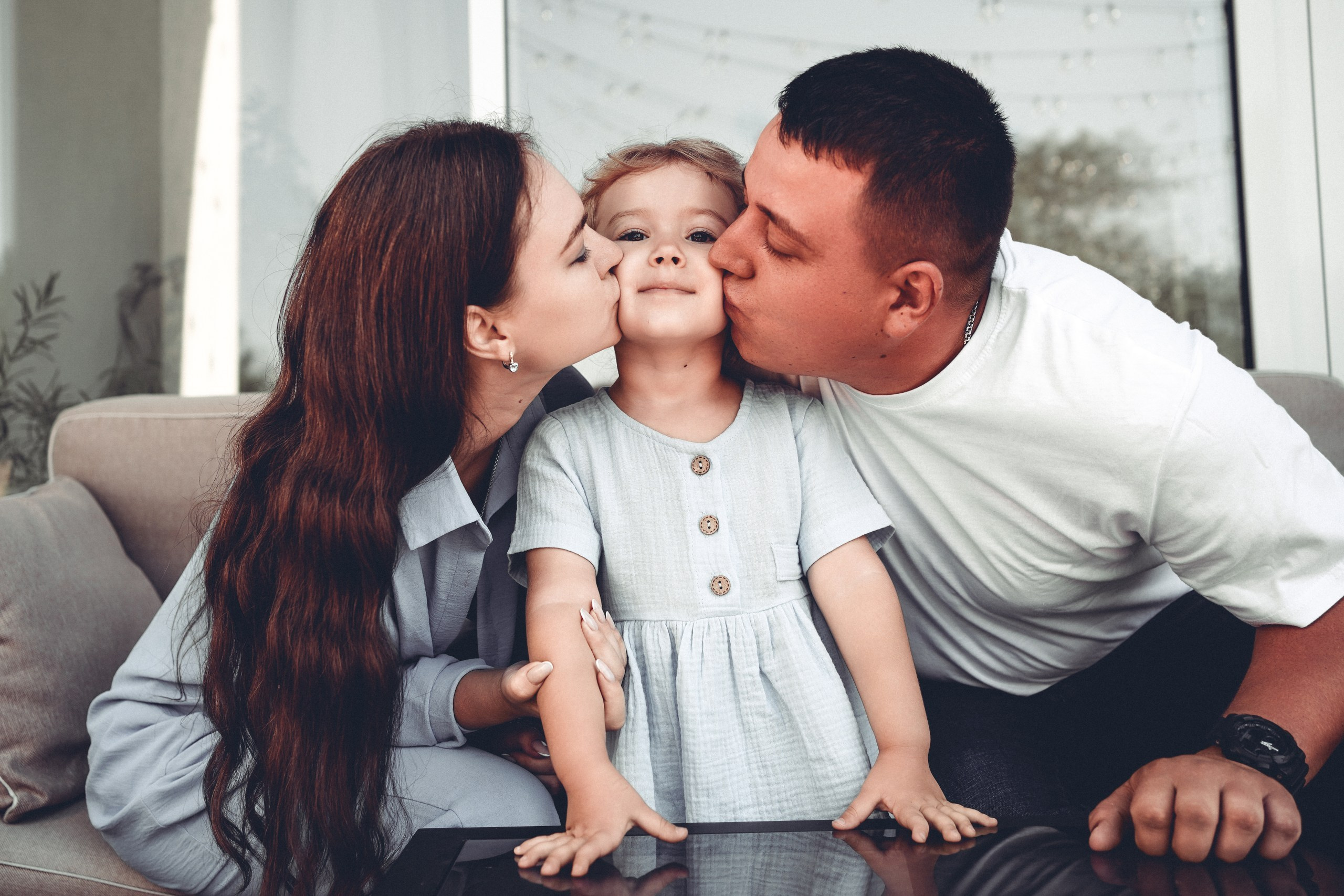Уличная семейная фотосессия в Ростове-на-Дону. Фотограф Аксай, Новочеркасск. Свадебный фотограф в Ростове-на-Дону. Таинство Крещения и Венчания, семейные фотосессии. Алёна Чёботова