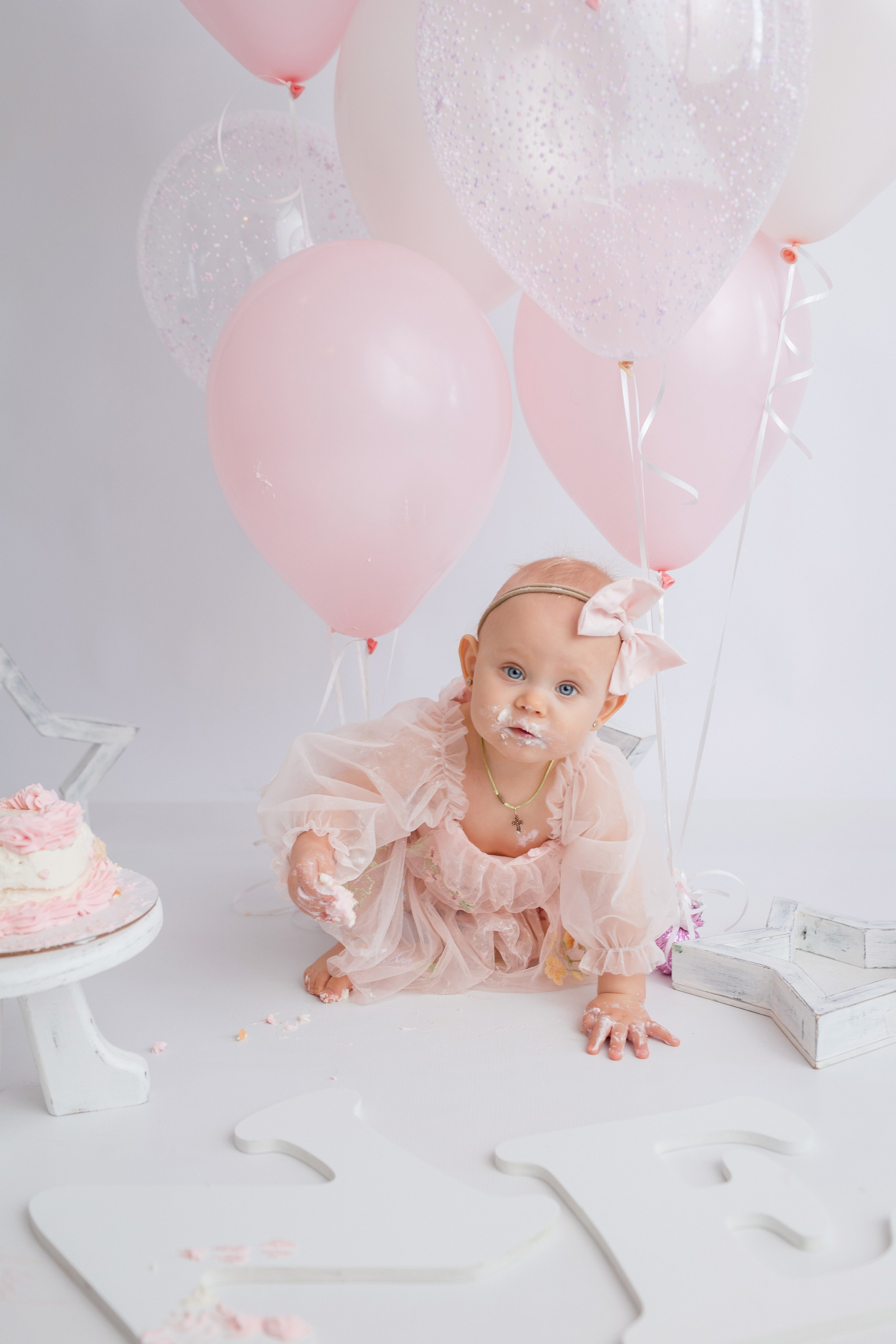 Фотосессия Первый Годик в Твери. Фотостудия для новорожденных и малышей в Твери — На ручки