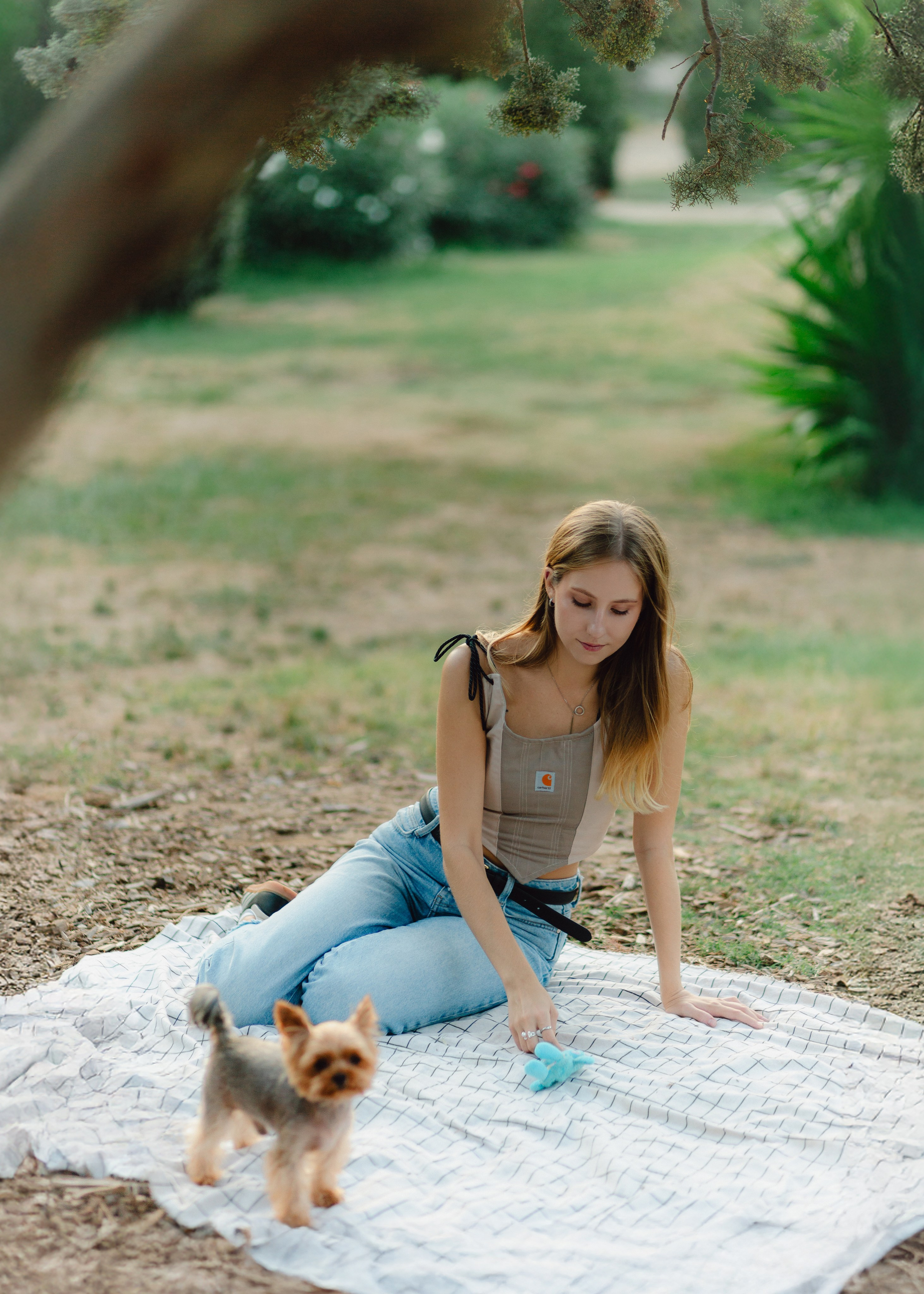 Julia & Her Playful Stitch. Barbara Isaeva