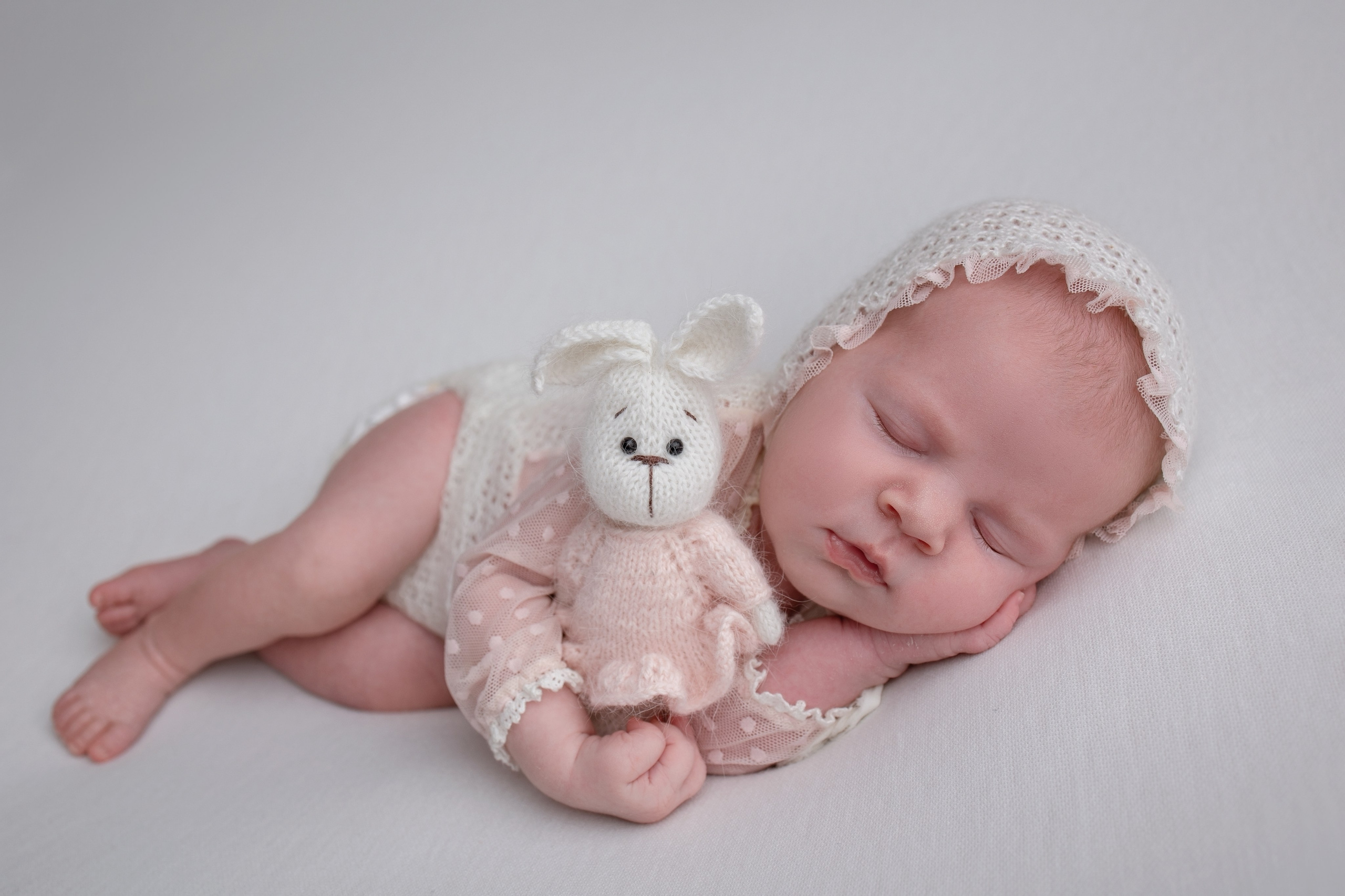 Нежная и милая фотосессия первых дней жизни Вашего ребенка в Минске. Фотограф новорождённых Минск — стоимость newborn фотосессии в Минске