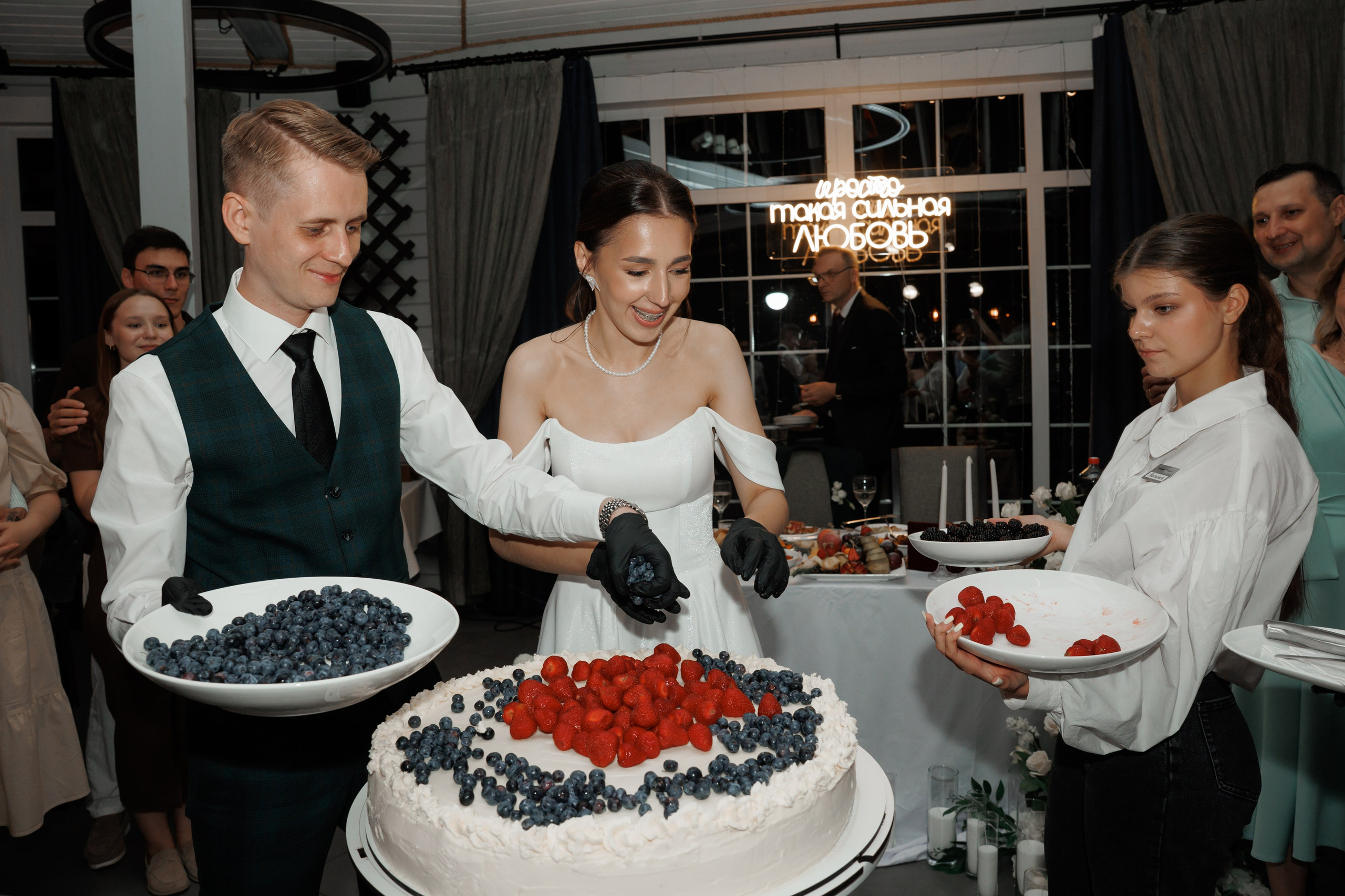 Регистрация в отеле Fish Point, ЗАГС Бутово, прогулка в Остафьево. Свадебный и репортажный фотограф (Москва, Королев и другие)