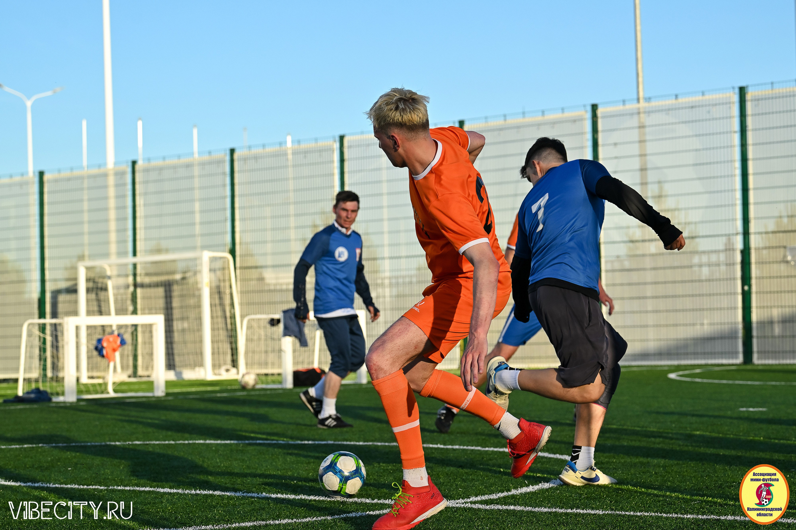 ИГРЫ МИНИ-ФУТБОЛЬНОЙ И КОРПОРАТИВНОЙ ЛИГИ. VIBECITY.RU Вайб Сити Ру Фоторепортажи Фотоотчеты Калининград
