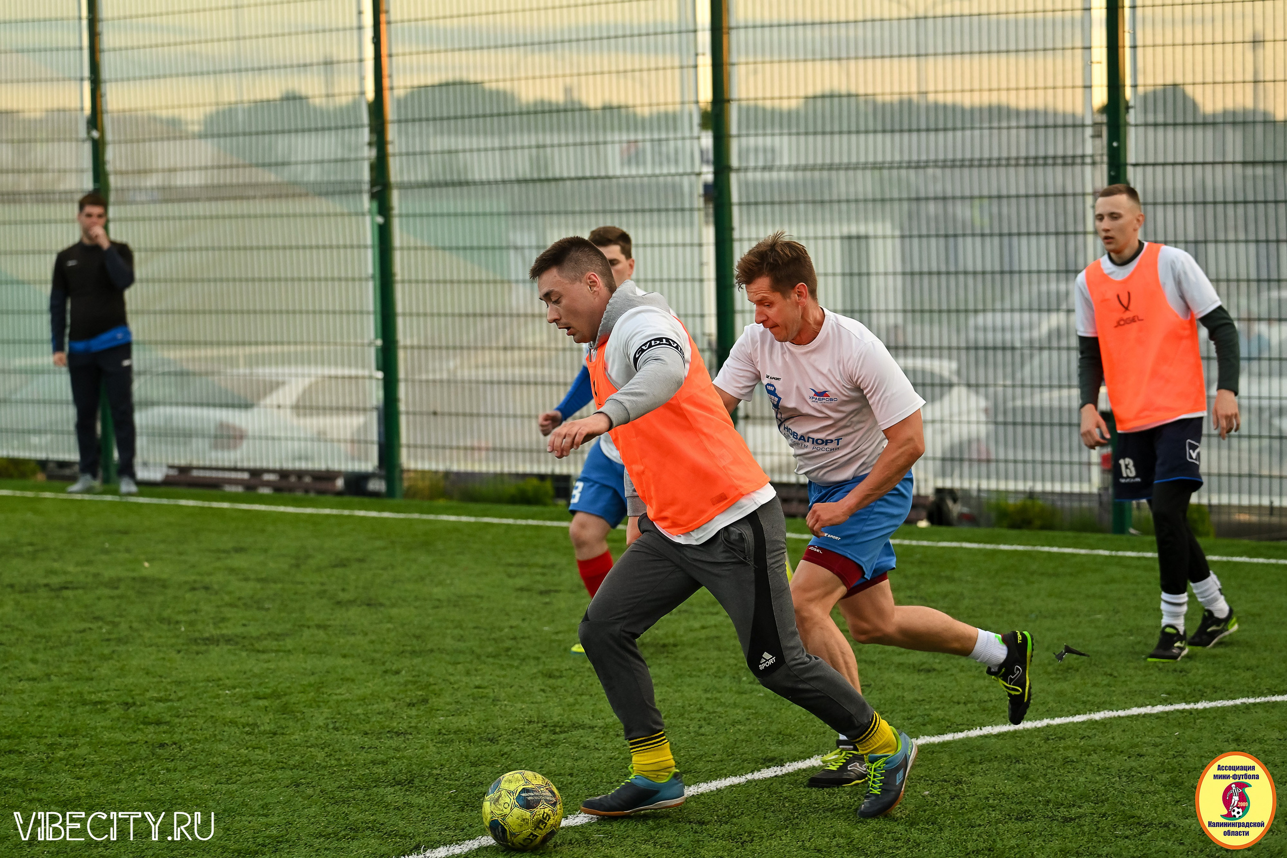 ИГРЫ МИНИ-ФУТБОЛЬНОЙ И КОРПОРАТИВНОЙ ЛИГИ. VIBECITY.RU Вайб Сити Ру Фоторепортажи Фотоотчеты Калининград