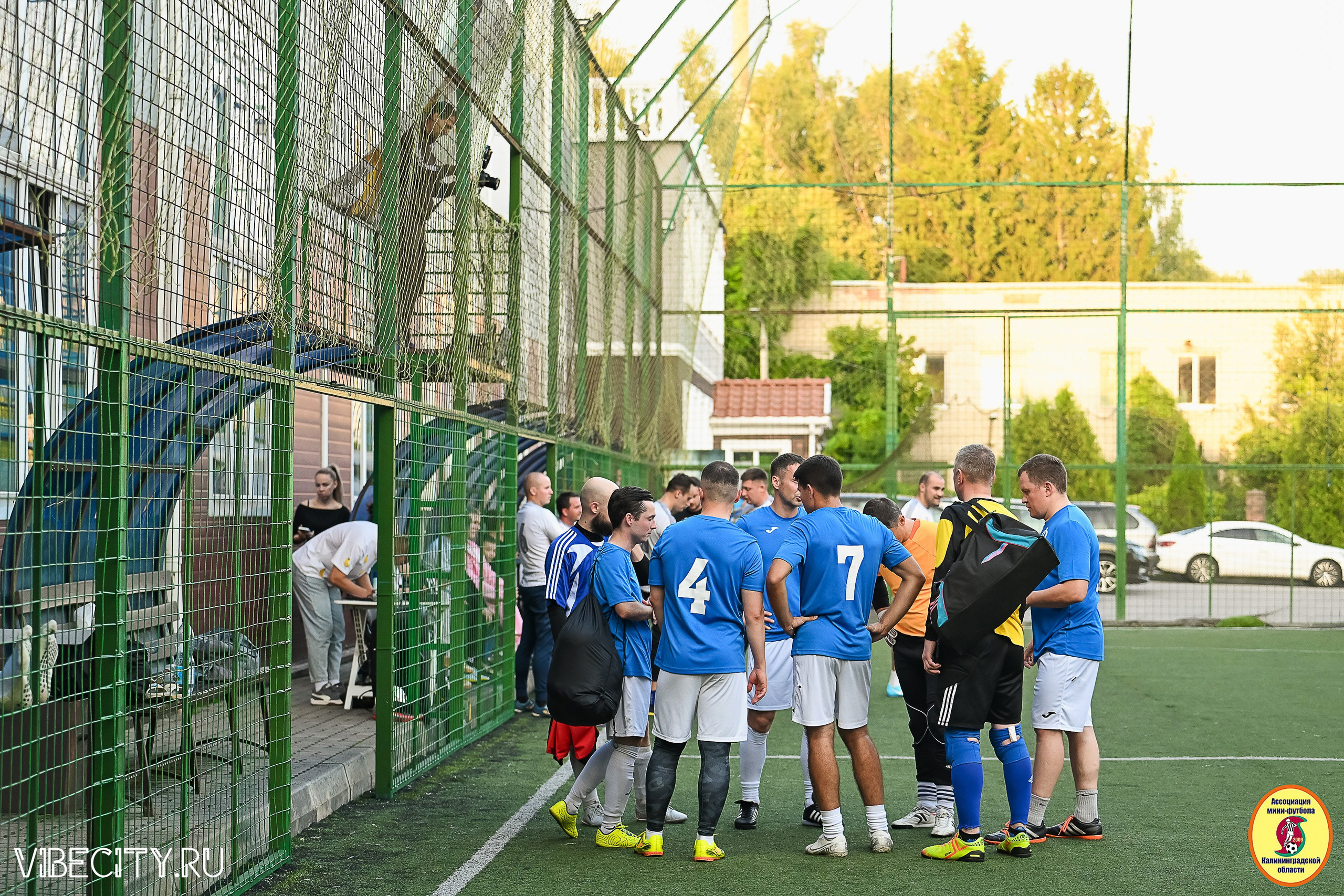 ИГРЫ ПЛЕЙ-ОФФ ПЕРВОГО ДИВИЗИОНА МИНИ-ФУТБОЛЬНОЙ ЛИГИ. VIBECITY.RU Вайб Сити Ру Фоторепортажи Фотоотчеты Калининград