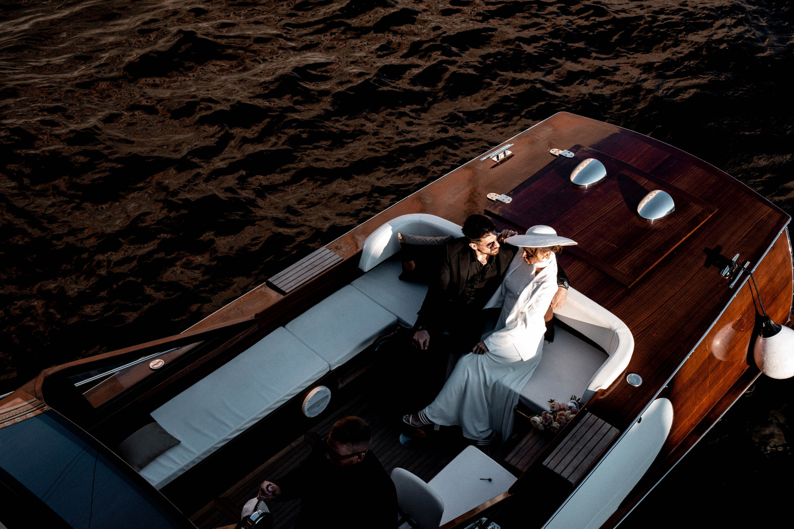 СВАДЕНБНАЯ СЬЕМКА НА КАТЕРЕ ПО КАНАЛАМ САНКТ-ПЕТЕРБУРГА И В АКВАТОРИИ НЕВЫ. Профессиональный фотограф, Санкт-Петербург — Виктория Богомолова