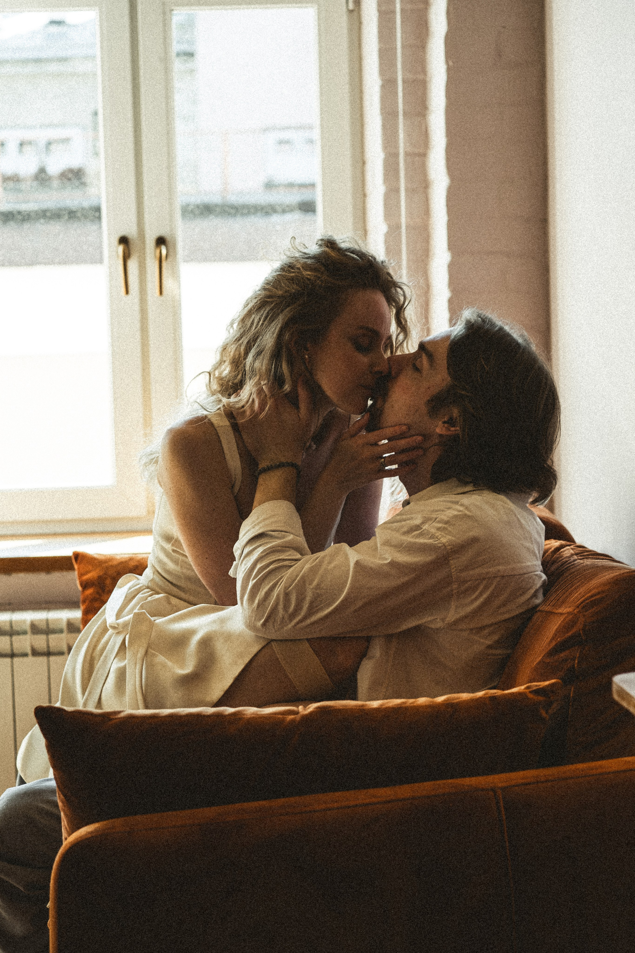 СВАДЕБНАЯ ПРОГУЛКА ПО ПЕТРОГРАДКЕ ВЕСНОЙ. СВАДЕБНАЯ ФОТОСЕССИИЯ НА ПЕТРОГРАДКЕ. Профессиональный фотограф, Санкт-Петербург — Виктория Богомолова