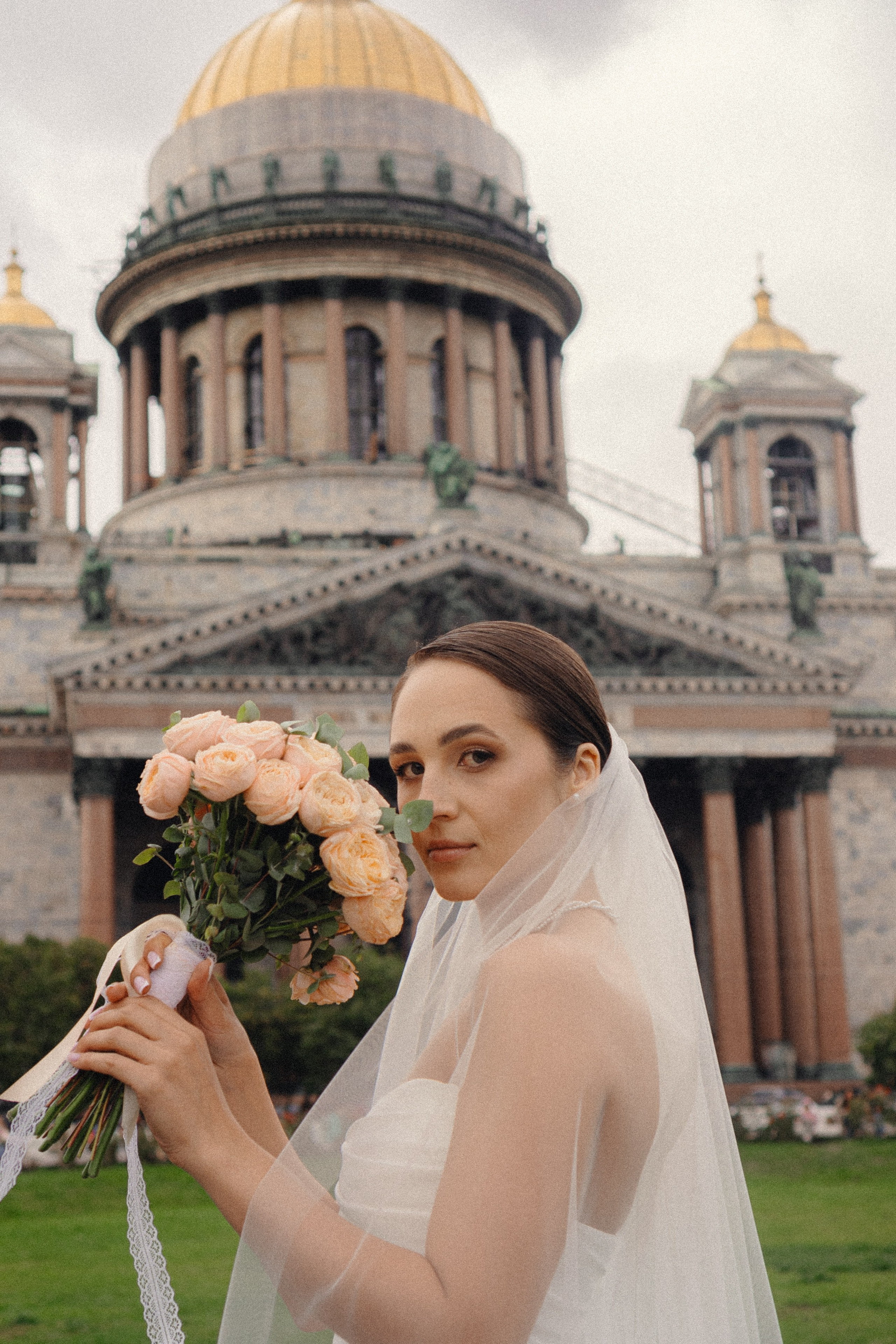 СВАДЕБНАЯ ПРОГУЛКА В САНТК-ПЕТЕРБУРГЕ (ИСАКИЕВСКИЙ СОБОР, ЗИМНЯЯ КАНАВКА, ЭРМИТАЖ И БОЛЬШАЯ МОРСКАЯ УЛИЦА). Профессиональный фотограф, Санкт-Петербург — Виктория Богомолова