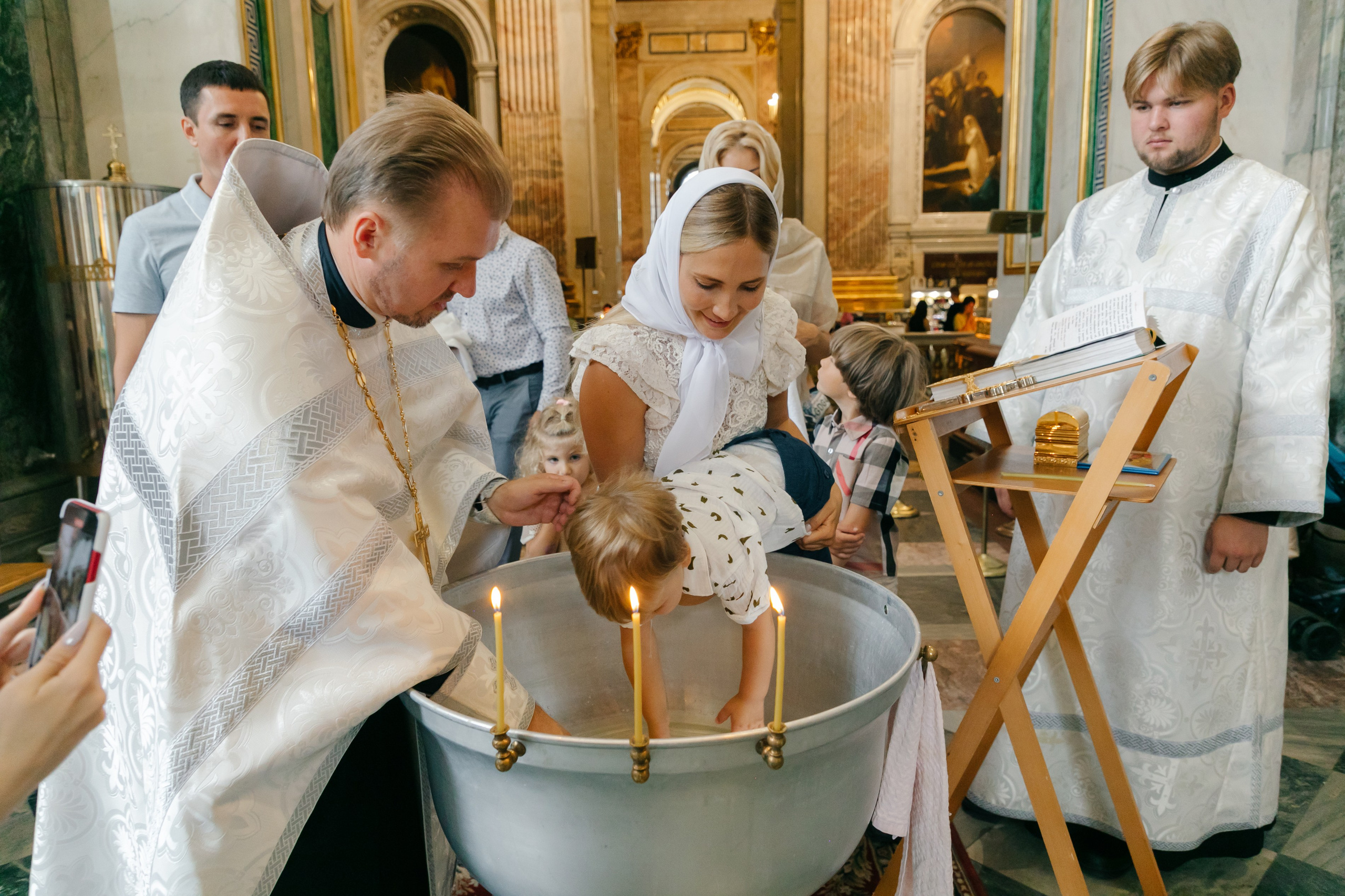 Крещение ребенка в Исаакиевском соборе СПб, крещение в церкви цена, крещение ребенка цена в спб невский район, можно крестить в исаакий, крещение в исаакиевском соборе санкт-петербурга 2023, как и где покрестить ребенка в спб, как записаться на крестины ребенка в исаакиевском соборе, фотограф на