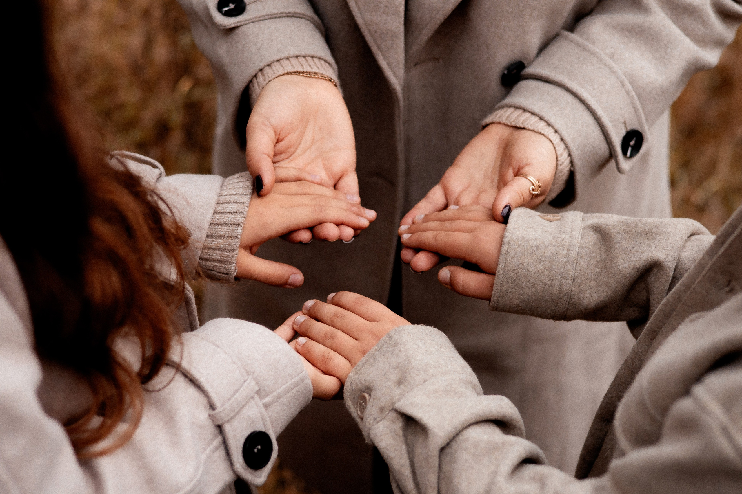 Осенняя фотосессия в Гомеле, семейная фотосессия в лесу, мама и сын, прогулка в лесу, фотосессия с собакой, осенний образ, лайф-стайл, семья, фотограф Гомель