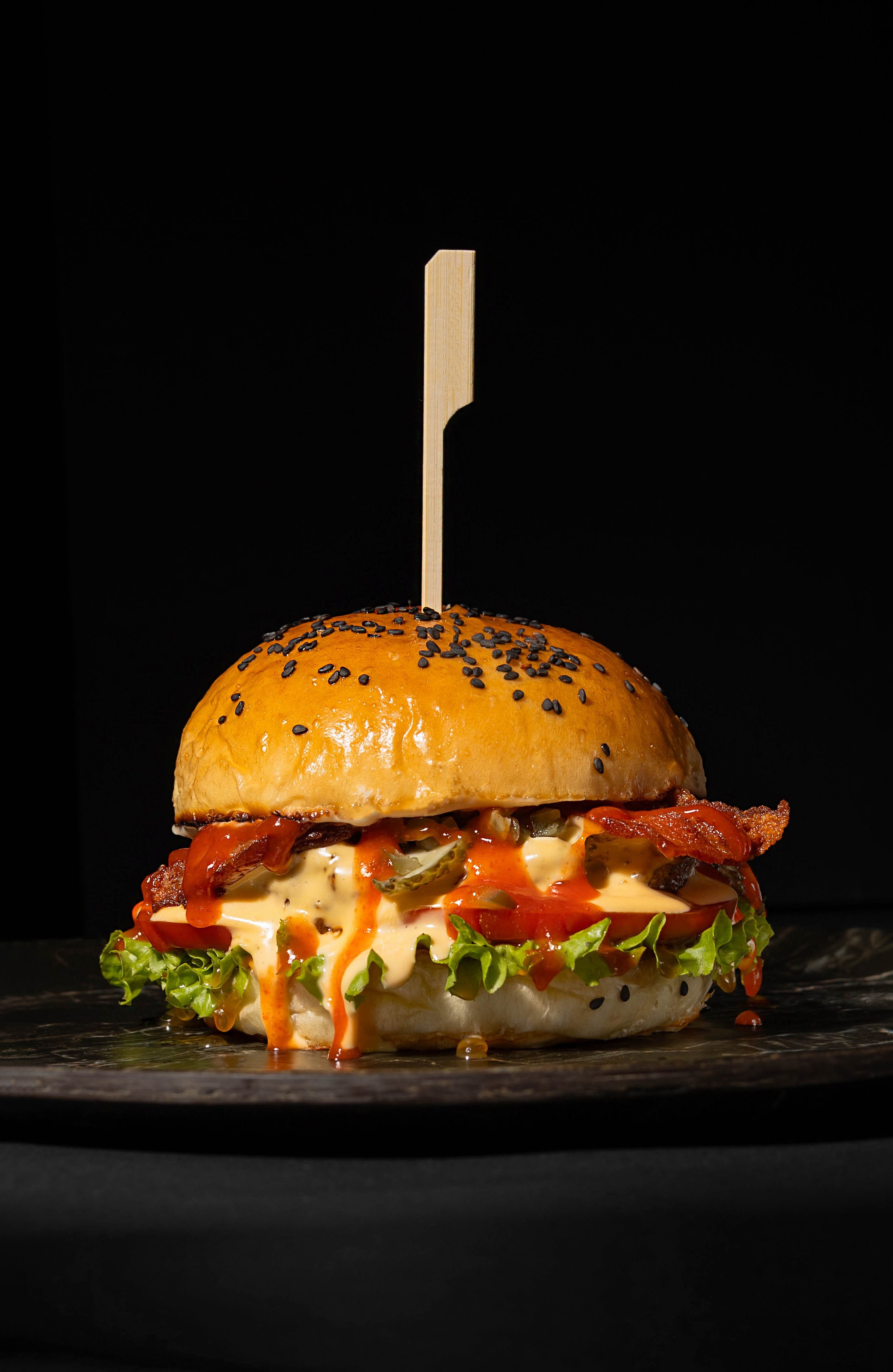 Фуд-фото для «Dzma burger&shawarma». Предметный фотограф в Грузии