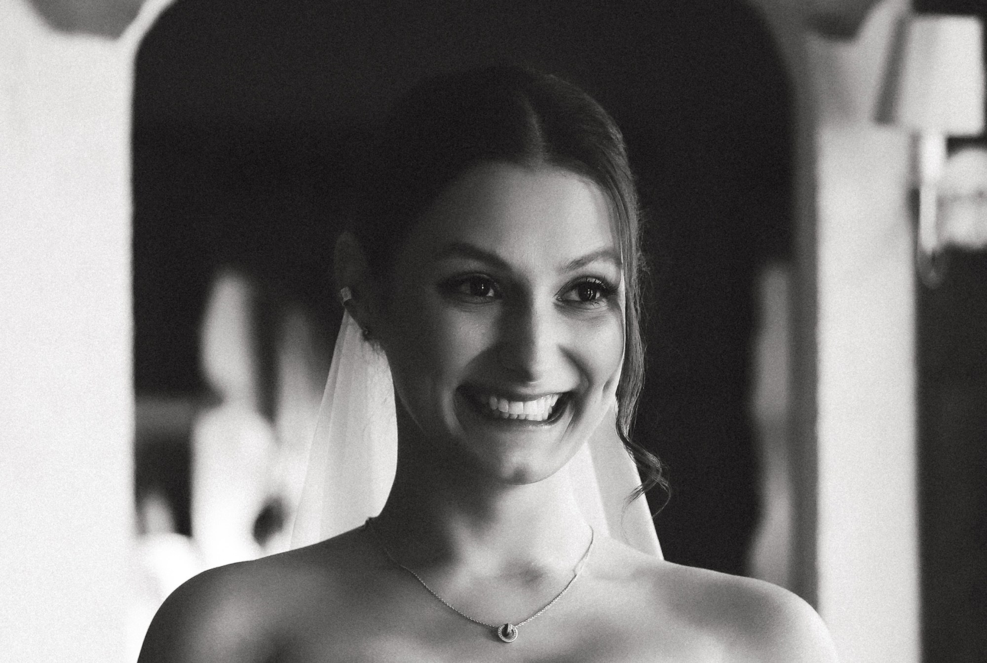 Свадебная съёмка: запечатлите волшебство вашего дня. Профессиональный фотограф звезд, концертов и спортивных событий