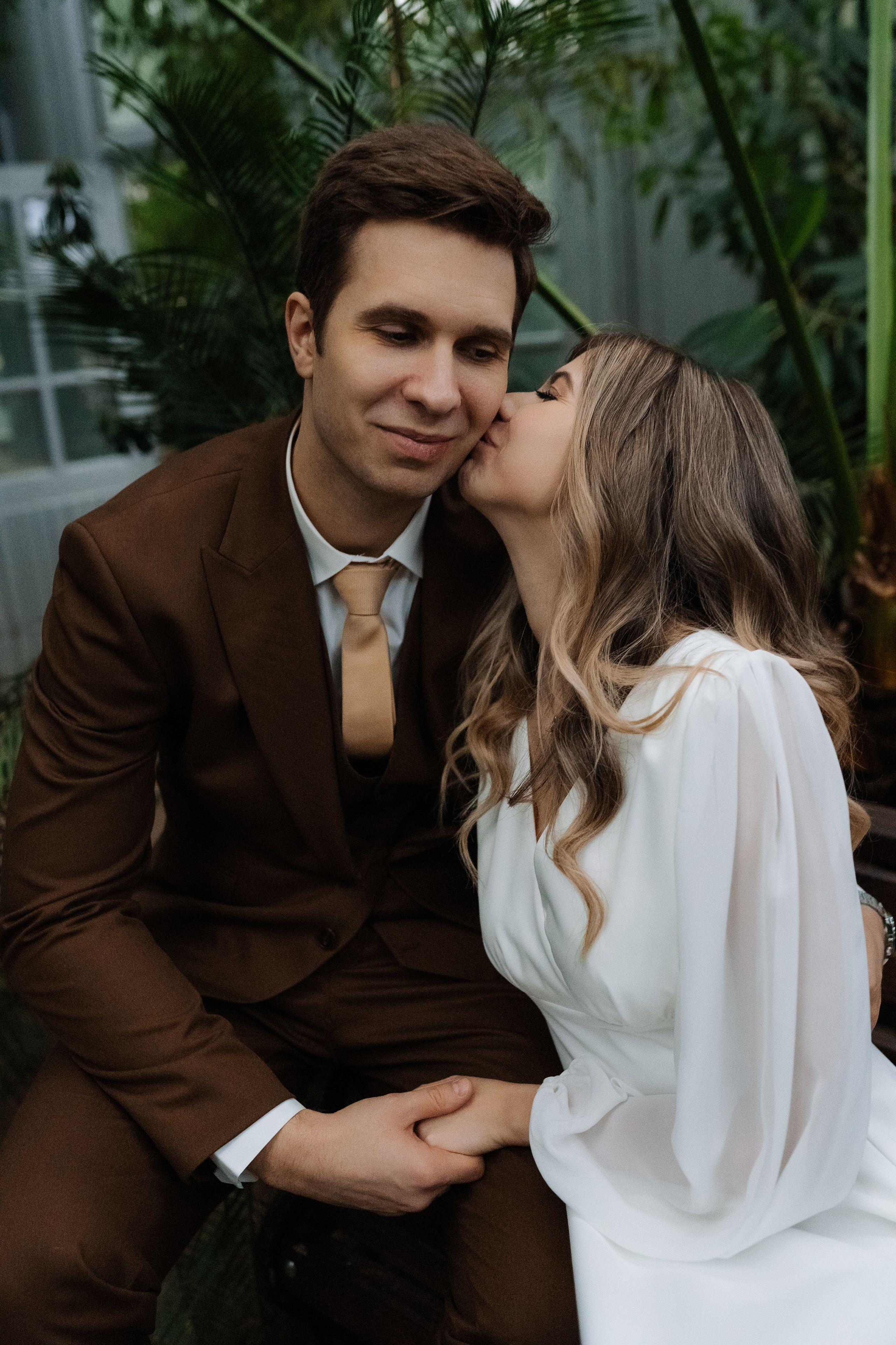 Свадебная фотосессия в оранжерее, Москва. Свадебный фотограф в Москве Анна Полушина