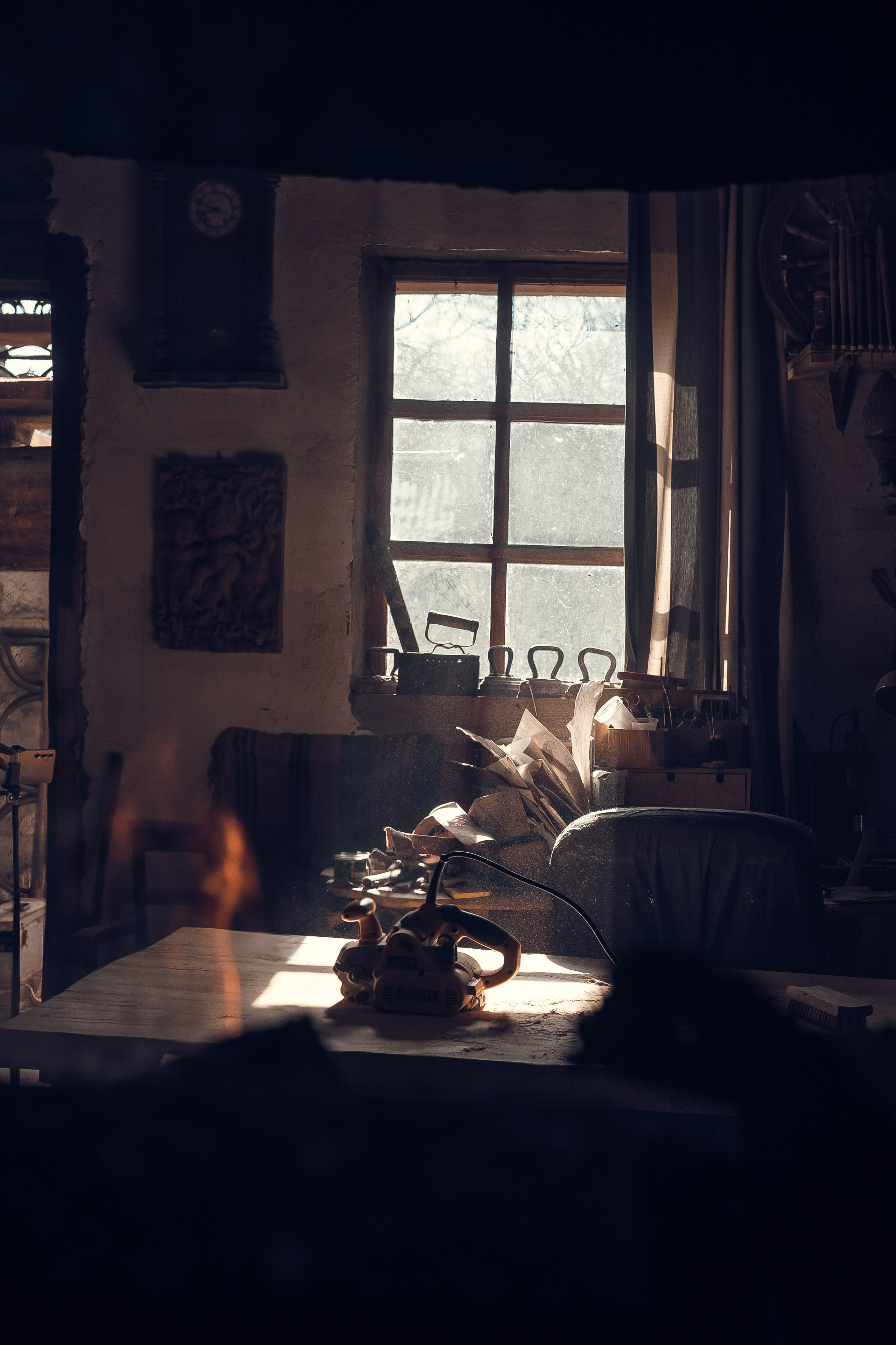 окно в кузнице Николая Христолюбова