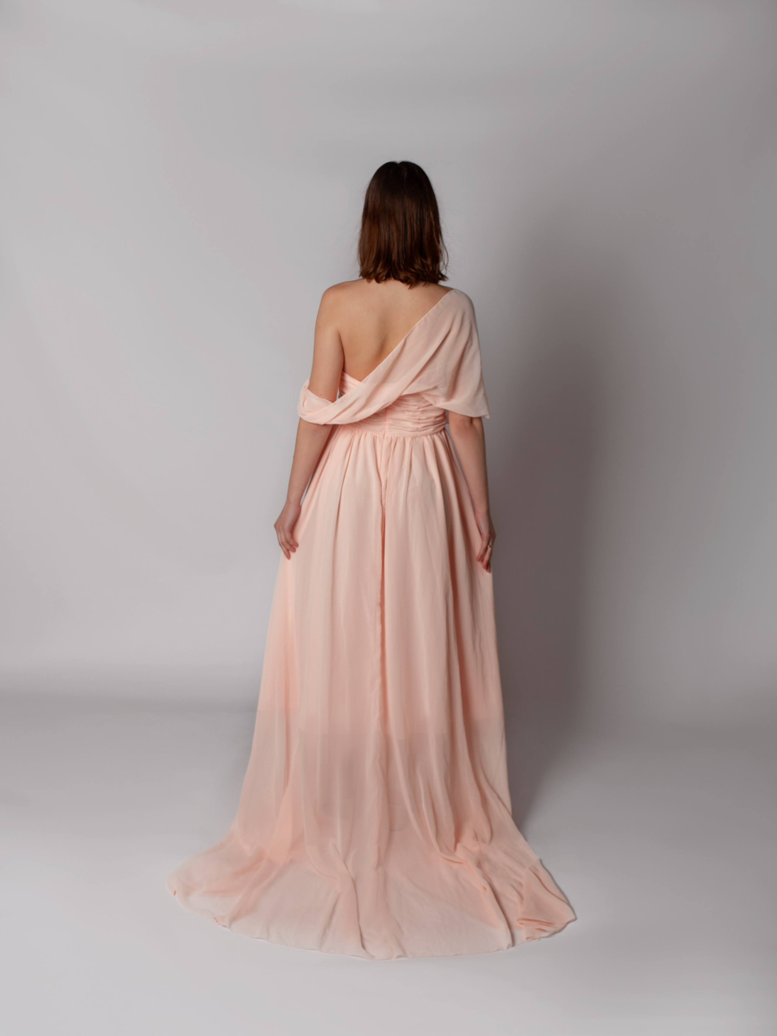 Прозрачное шлейфовое платье напрокат в Севастополе