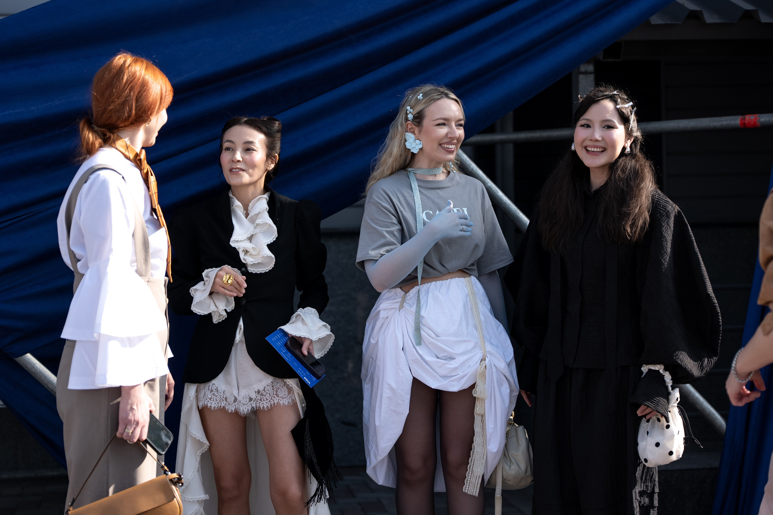 Visa Fashion Week Almaty Pre-Fall 2026 April StreetStyle Day 1. Сайт Алматинского НЮ АРТ, будуар и фэшн фотографа Дениса Карпенко