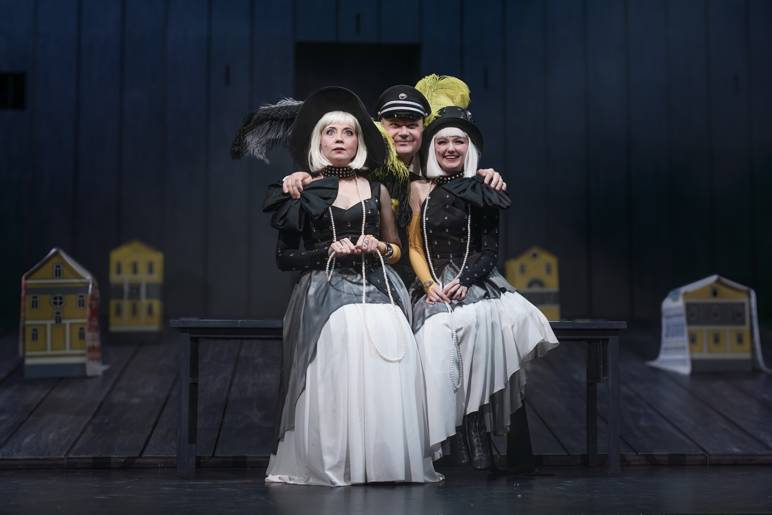 Театр Терезы Дуровой: Ревизор. Сайт фотографа Сергея Абрамова