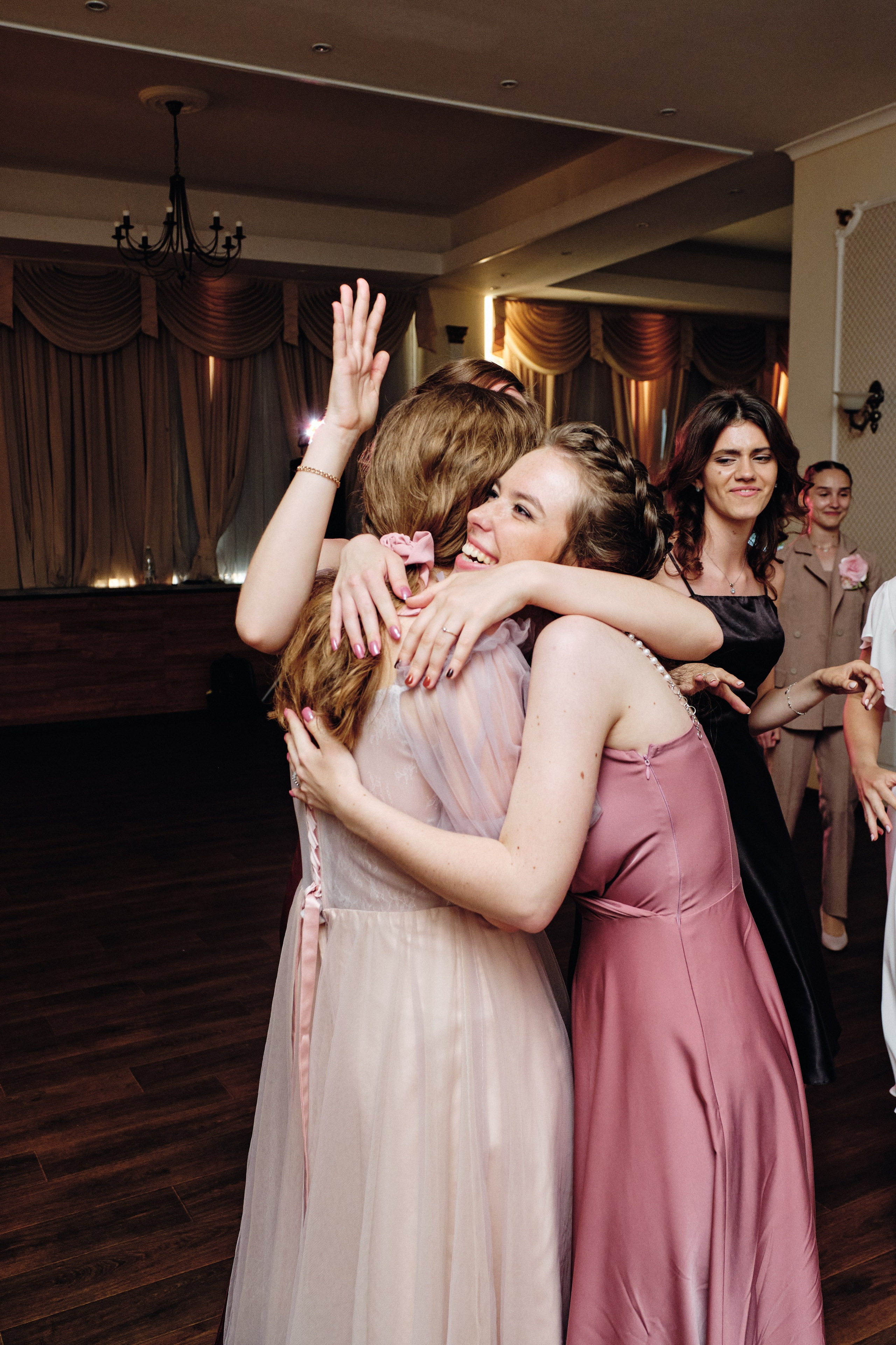 Фотограф на выпускной в СПб. Семейные и свадебные фотосессии в СПб, в студии, на улице, на природе