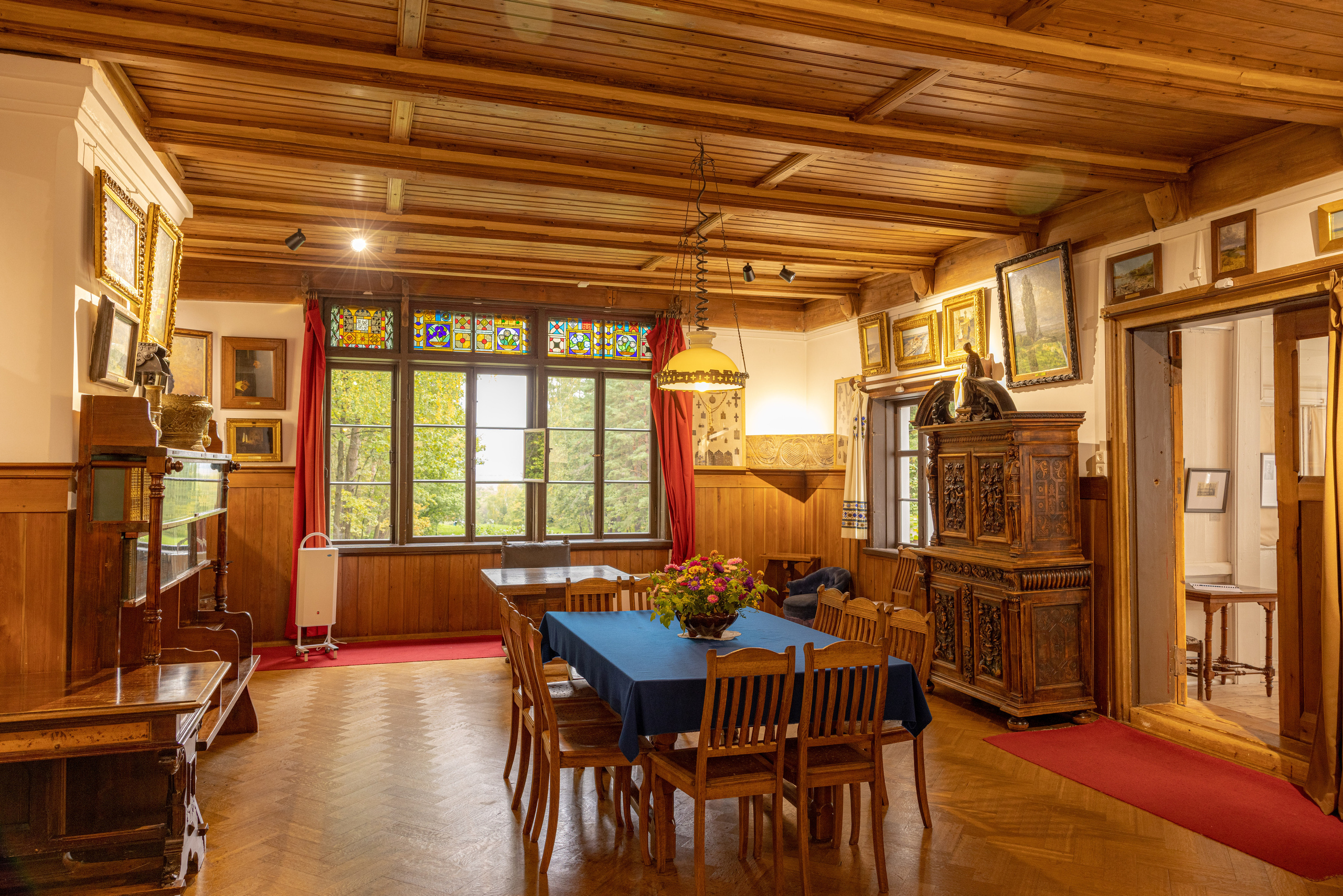 В главном доме усадьбы Поленово