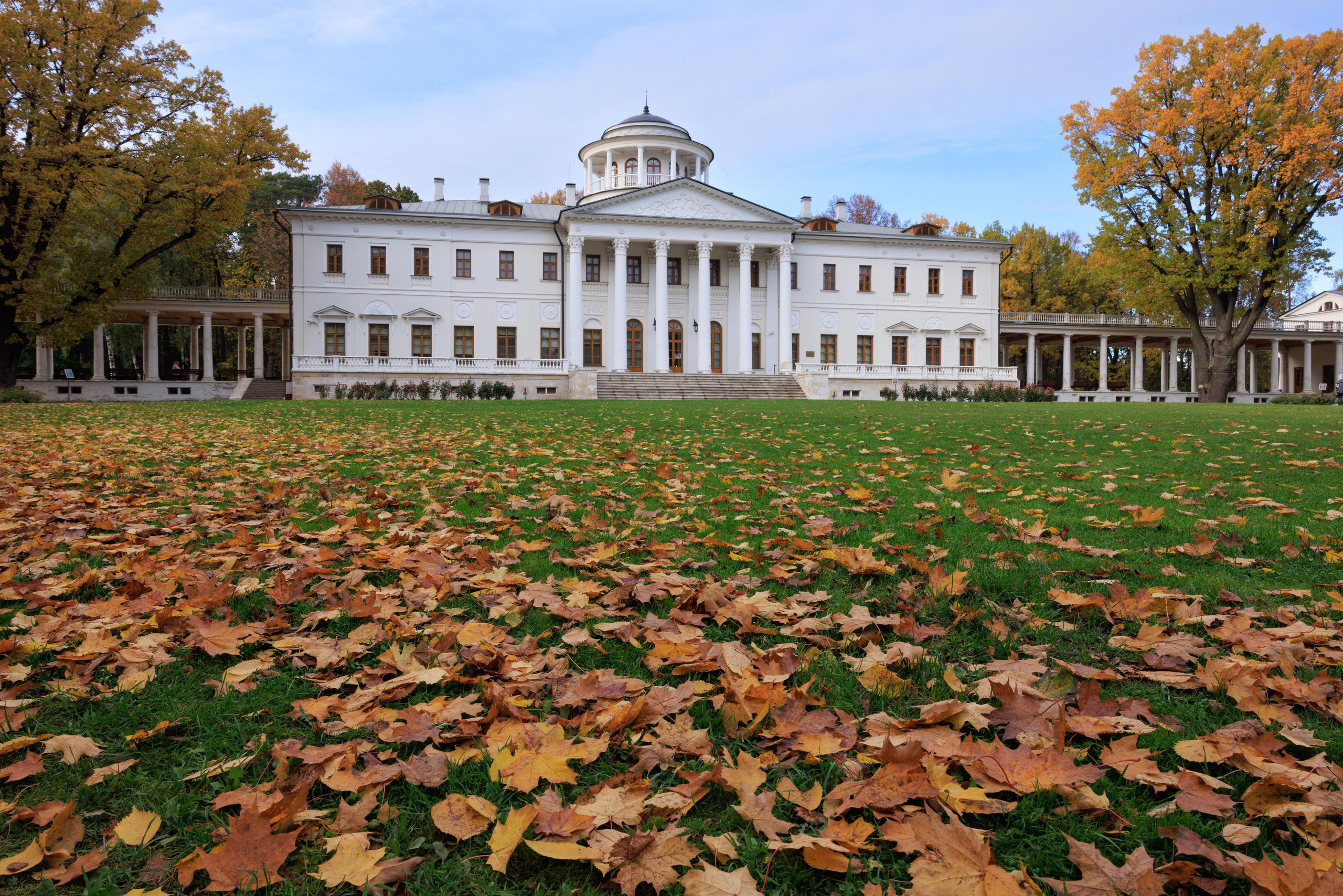 Главный усадебный дом в Остафьево