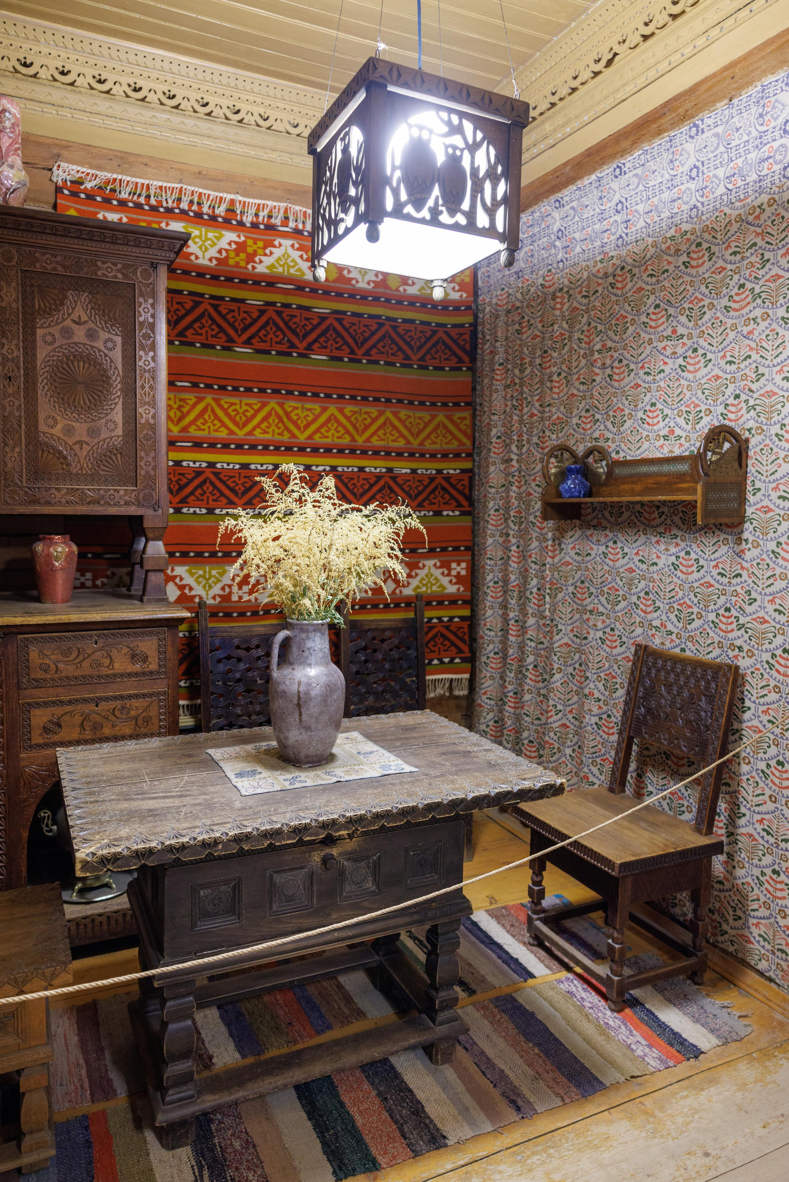 Внутреннее убранство дома в усадьбе Абрамцево