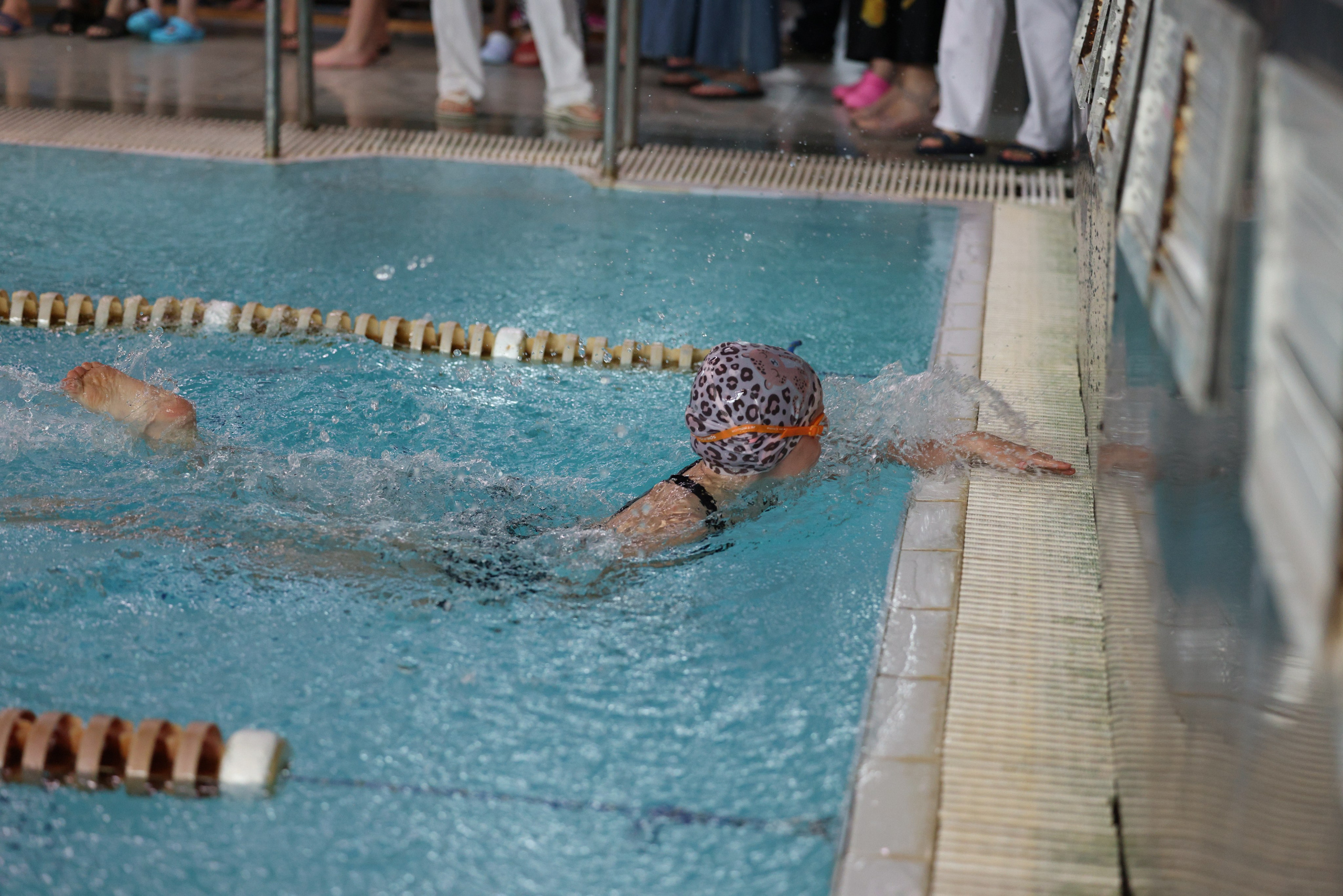 Веселый дельфин. Плавание. Дети 8-9 лет. Фотограф Александр Заломаев