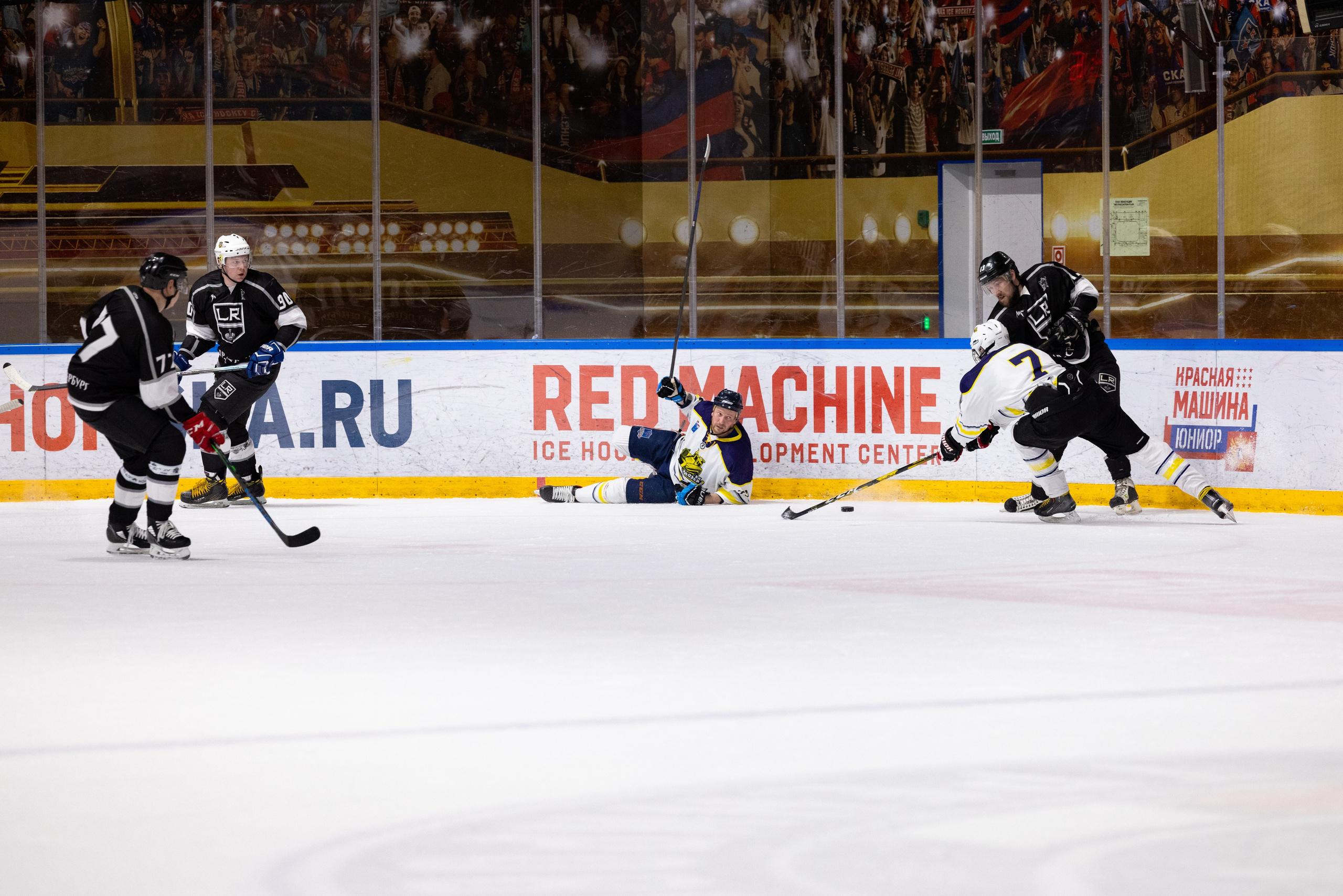 Бульдозер vs. LR-строй. Фотограф Александр Заломаев