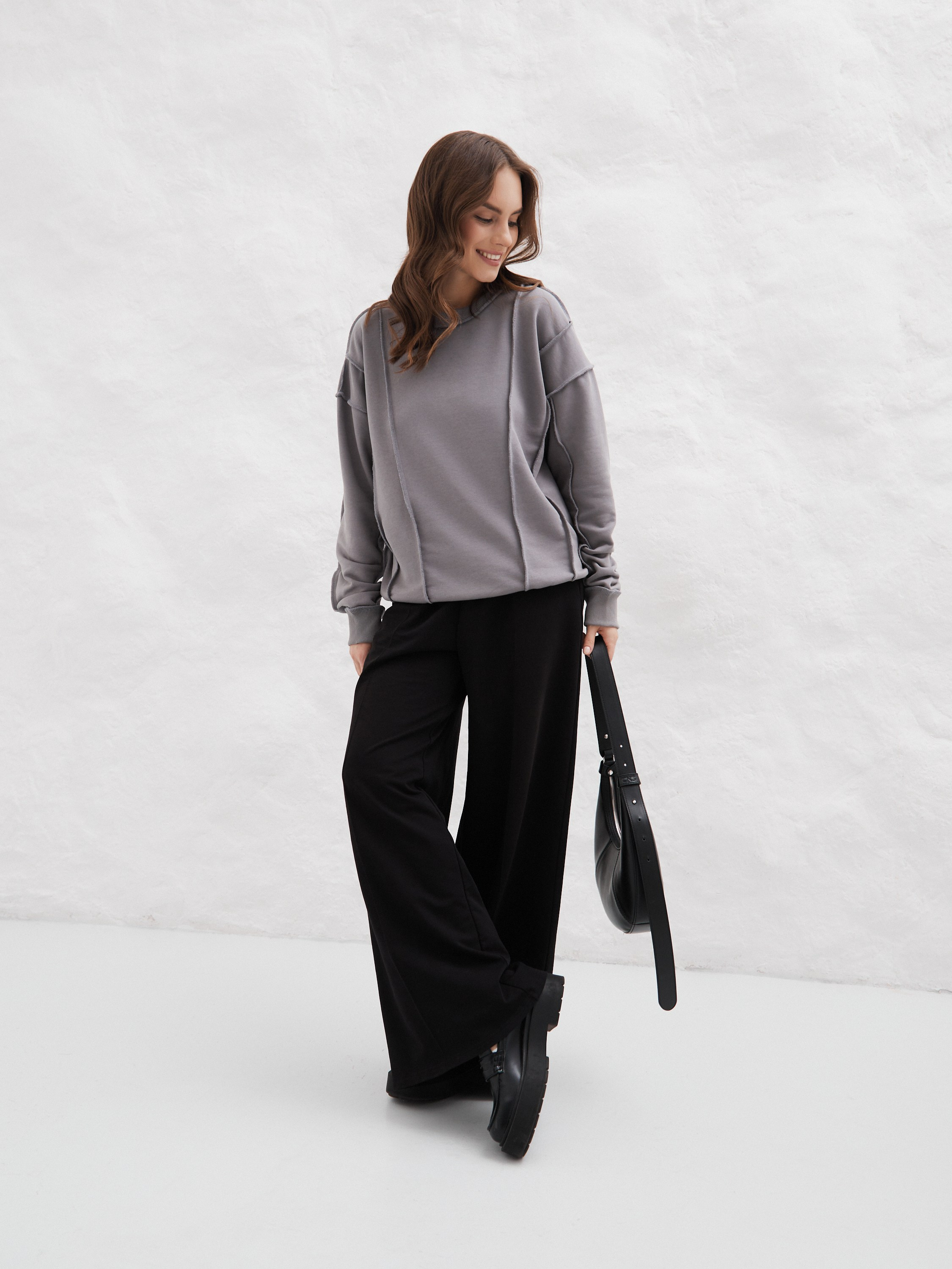 Фотосъемка свитшотов Екатеринбург Wildberries ВБ Ozon Озон мужские женские свитшоты фотосессия одежды Екб заказать цена фотосъемка товара WB. Фотограф Екатеринбург Анастасия Жерновская | Маркетплейсы и нейрофото