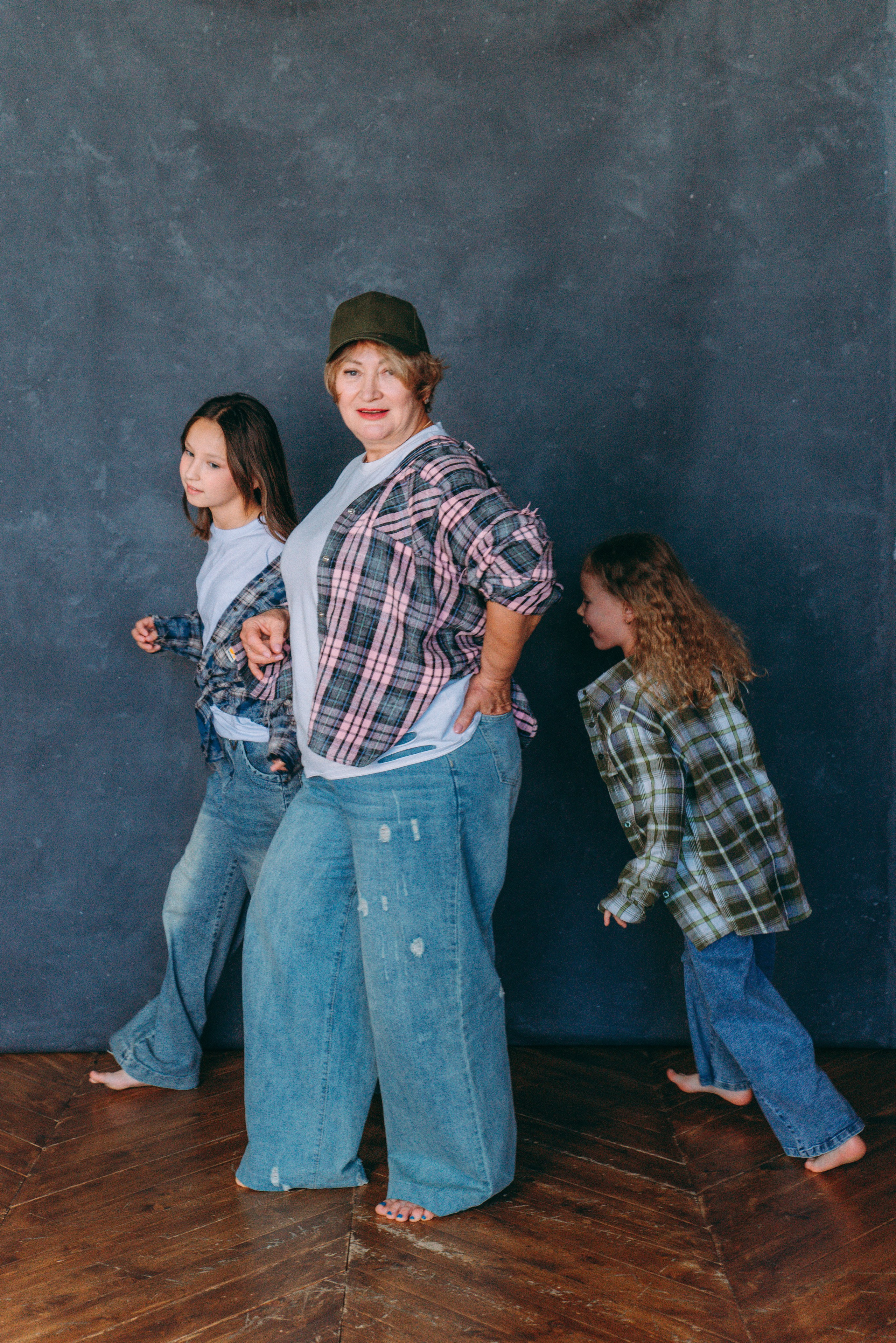 СВЕТЛАНА И ВНУЧКИ. Ольга Козлова фотограф Волгоград olkiny-fotki.ru