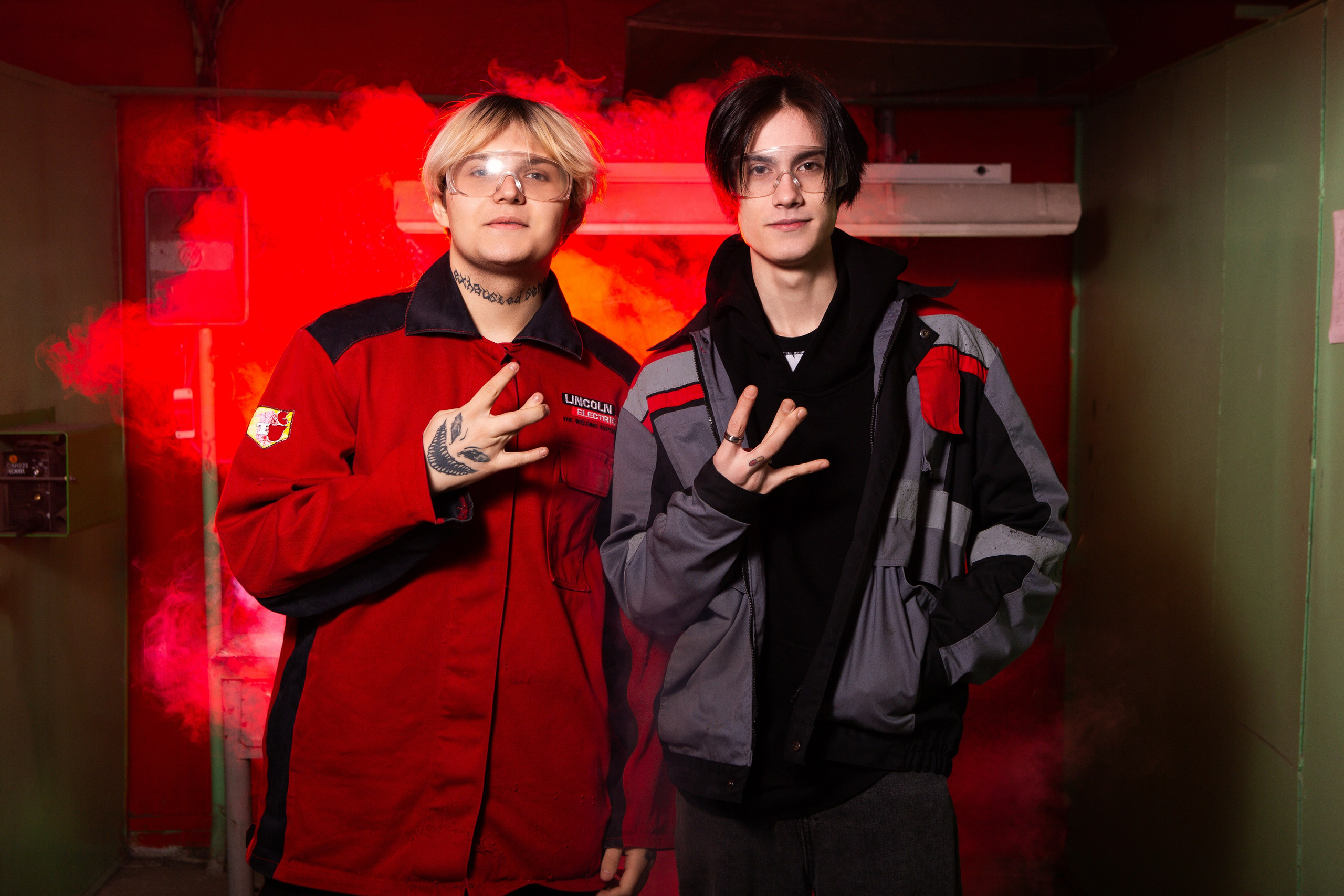 Фотосессия в Цеху для Выпускников Сварочного Производства | Твой Альбом Мценск. ТВОЙ АЛЬБОМ / ТВОИ ПРАВИЛА