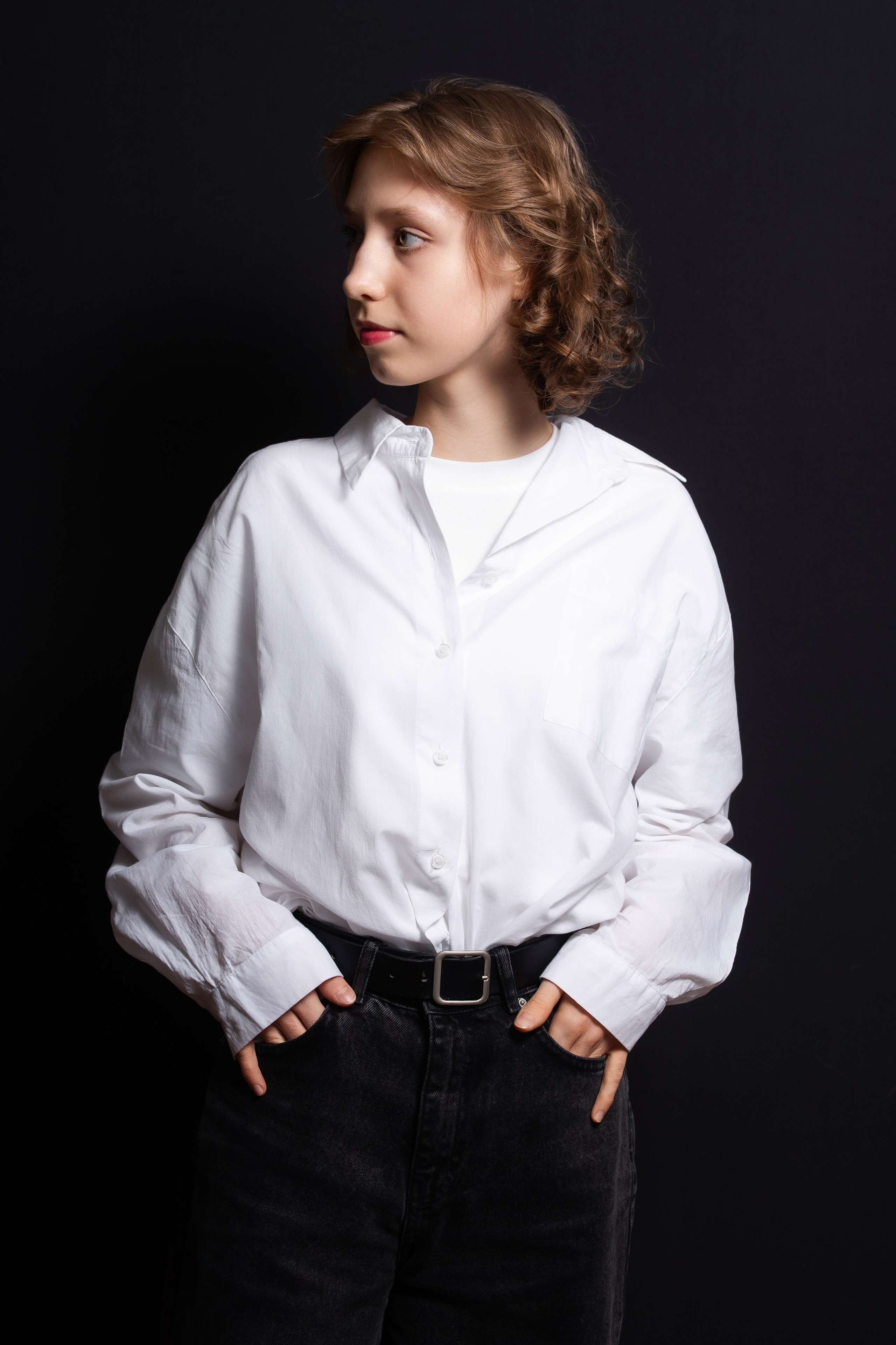 Портретная фотосессия для учеников 9 класса на чёрном фоне | Школьный фотограф Николай Богатырёв | Твой альбом / Твои правила. ТВОЙ АЛЬБОМ / ТВОИ ПРАВИЛА