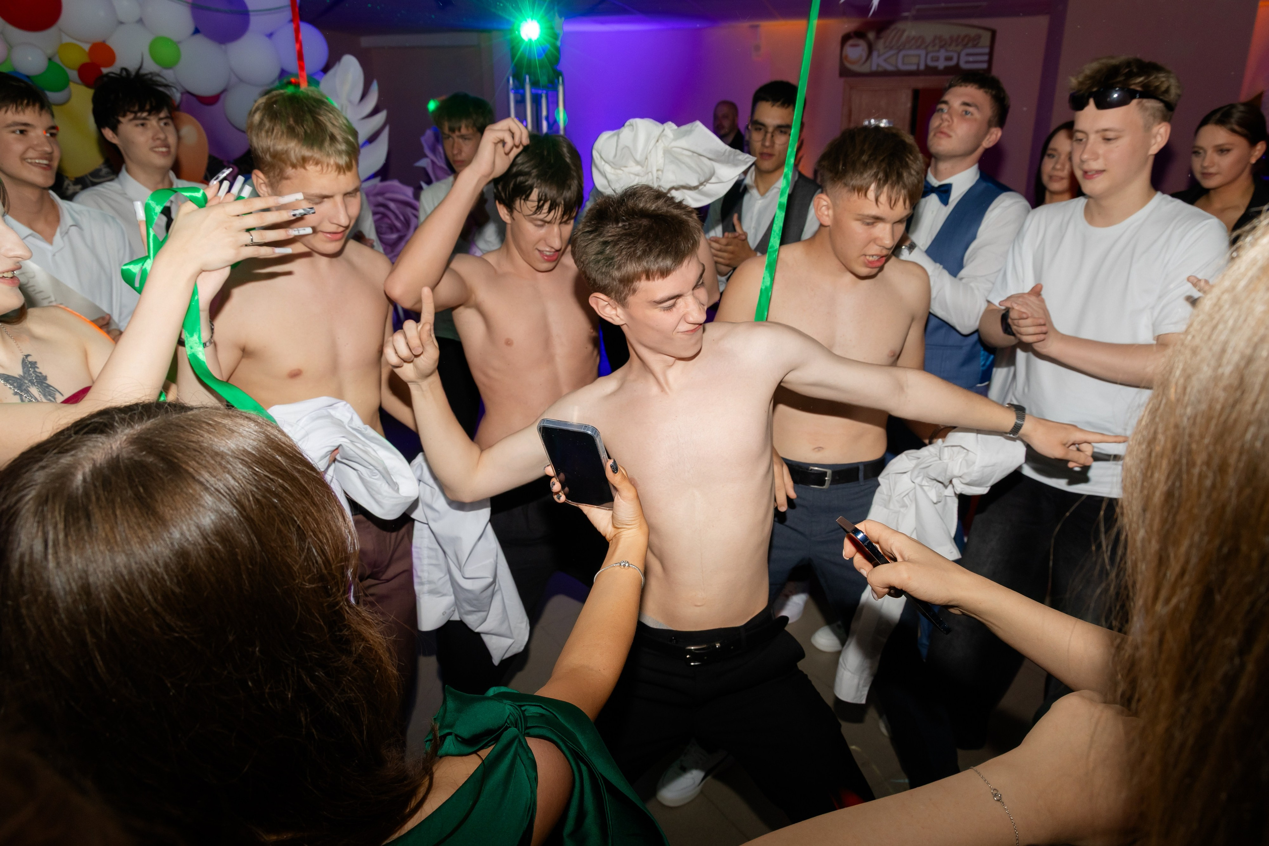 Школьный выпускной 2025 год в Минске, Беларуси. Свадебный фотограф в Минске/Беларуси Сергей Спиридонов