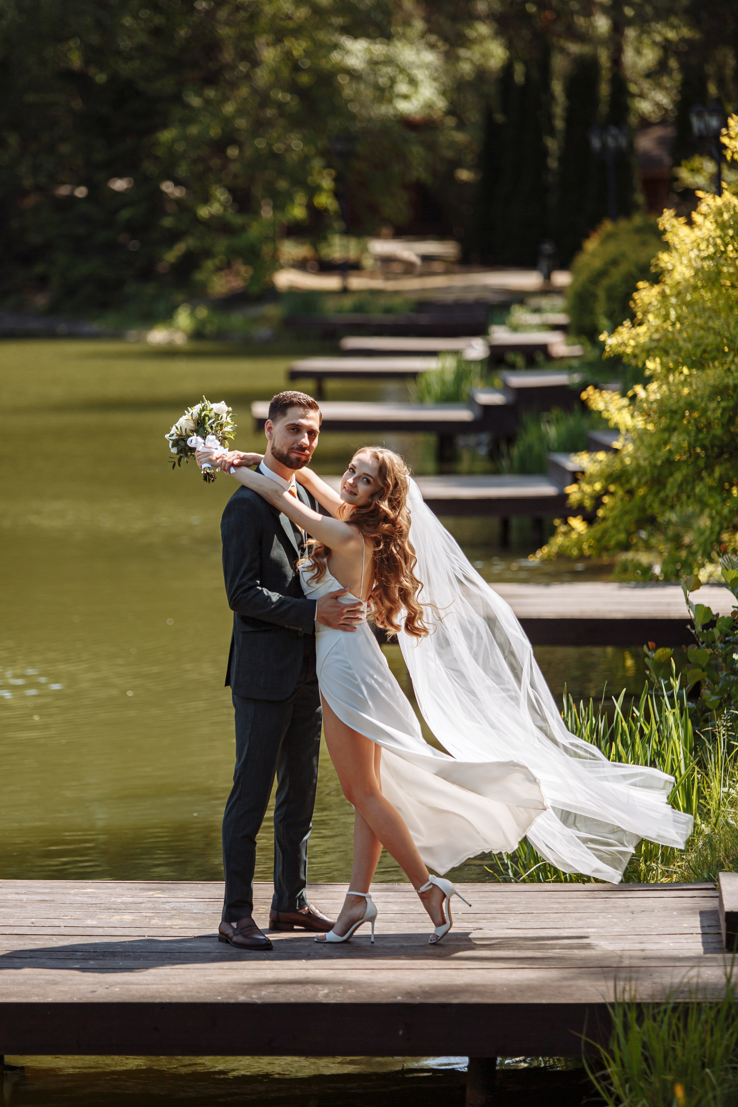 Свадебная фотосессия с кабриолетом и в загородном клубе Artiland. Свадебный фотограф Москва и МО Сергей Киржаев