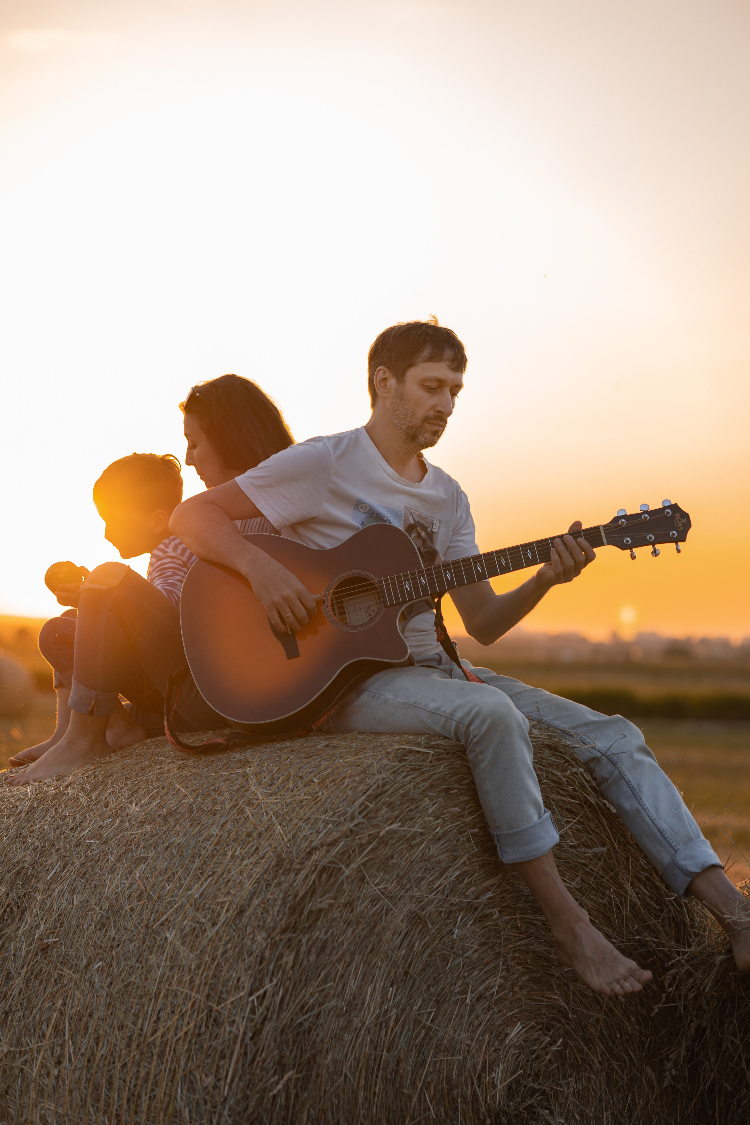 Закатная фотосессия в поле